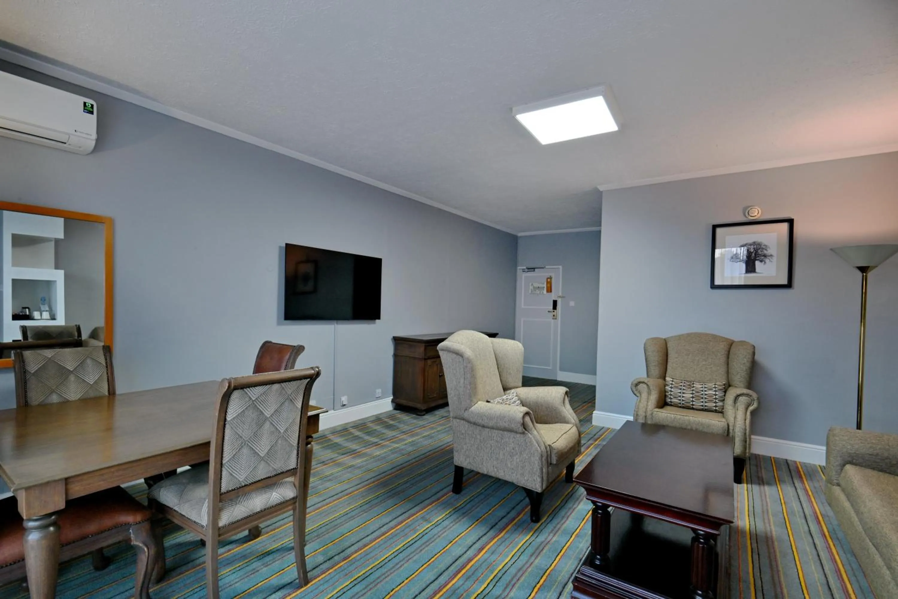 Lounge or bar in Holiday Inn - Bulawayo by IHG