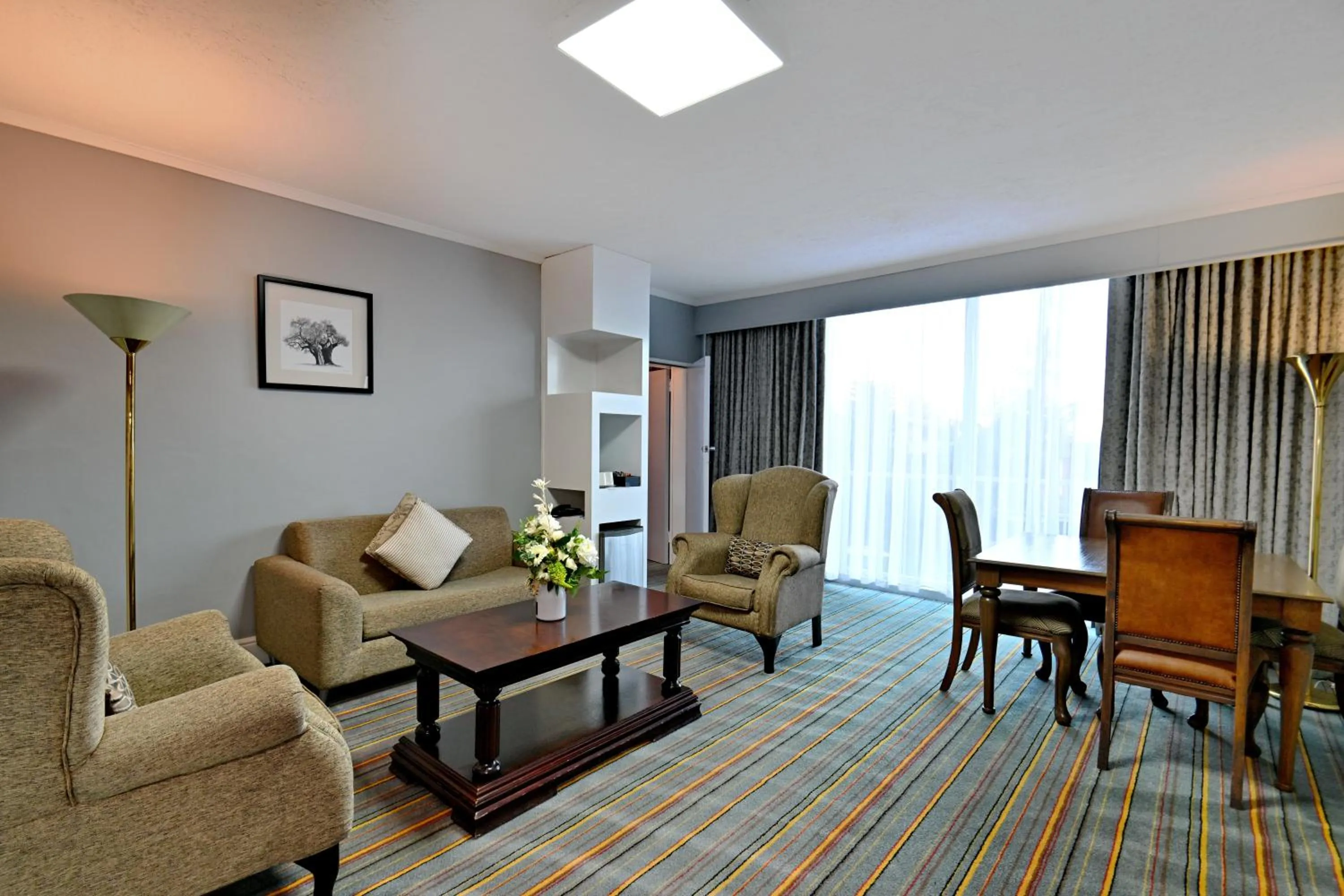 Lounge or bar in Holiday Inn - Bulawayo by IHG