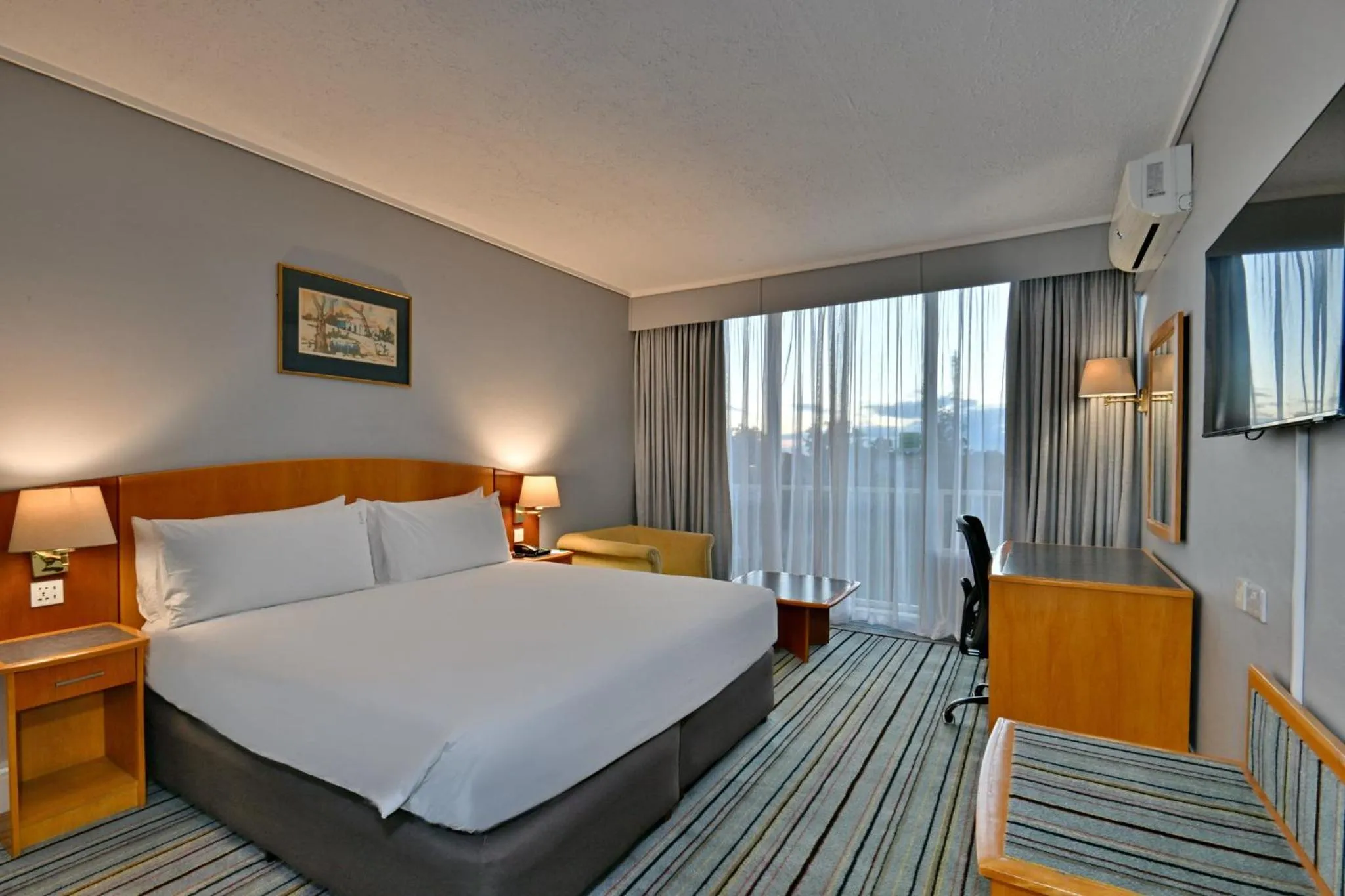 Photo of the whole room, Bed in Holiday Inn - Bulawayo by IHG