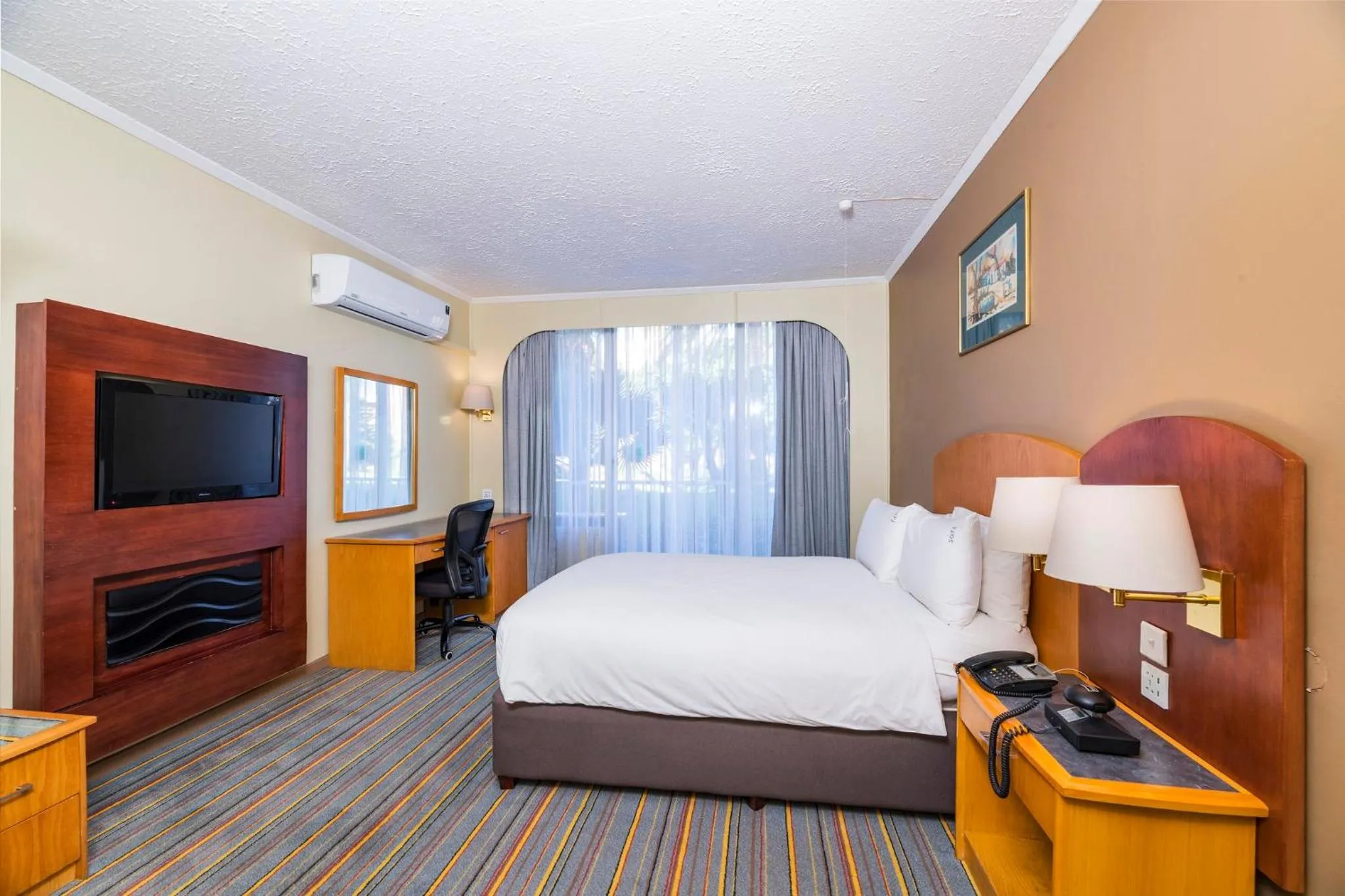 Photo of the whole room, Bed in Holiday Inn - Bulawayo by IHG