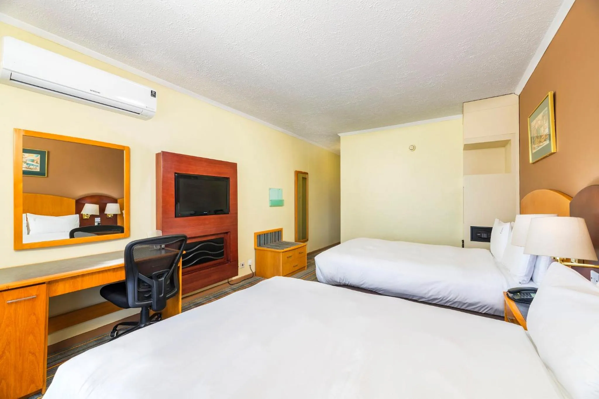 Photo of the whole room, Bed in Holiday Inn - Bulawayo by IHG