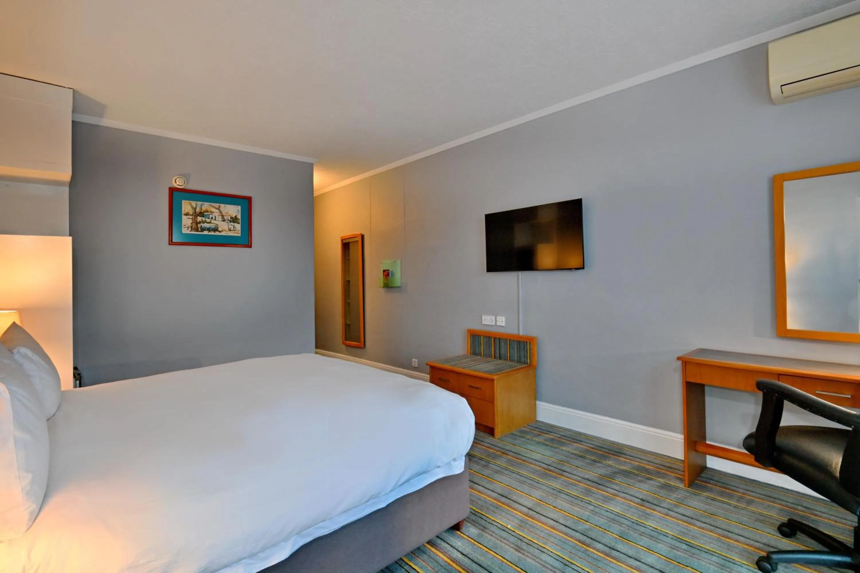 Bedroom, Bed in Holiday Inn - Bulawayo by IHG