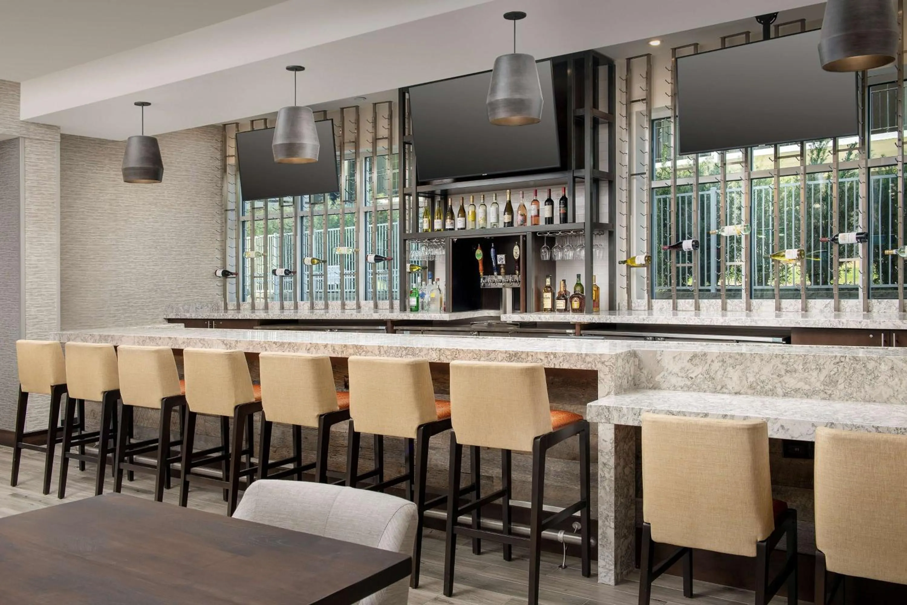 Lounge or bar in Hilton Garden Inn Columbia Airport, SC