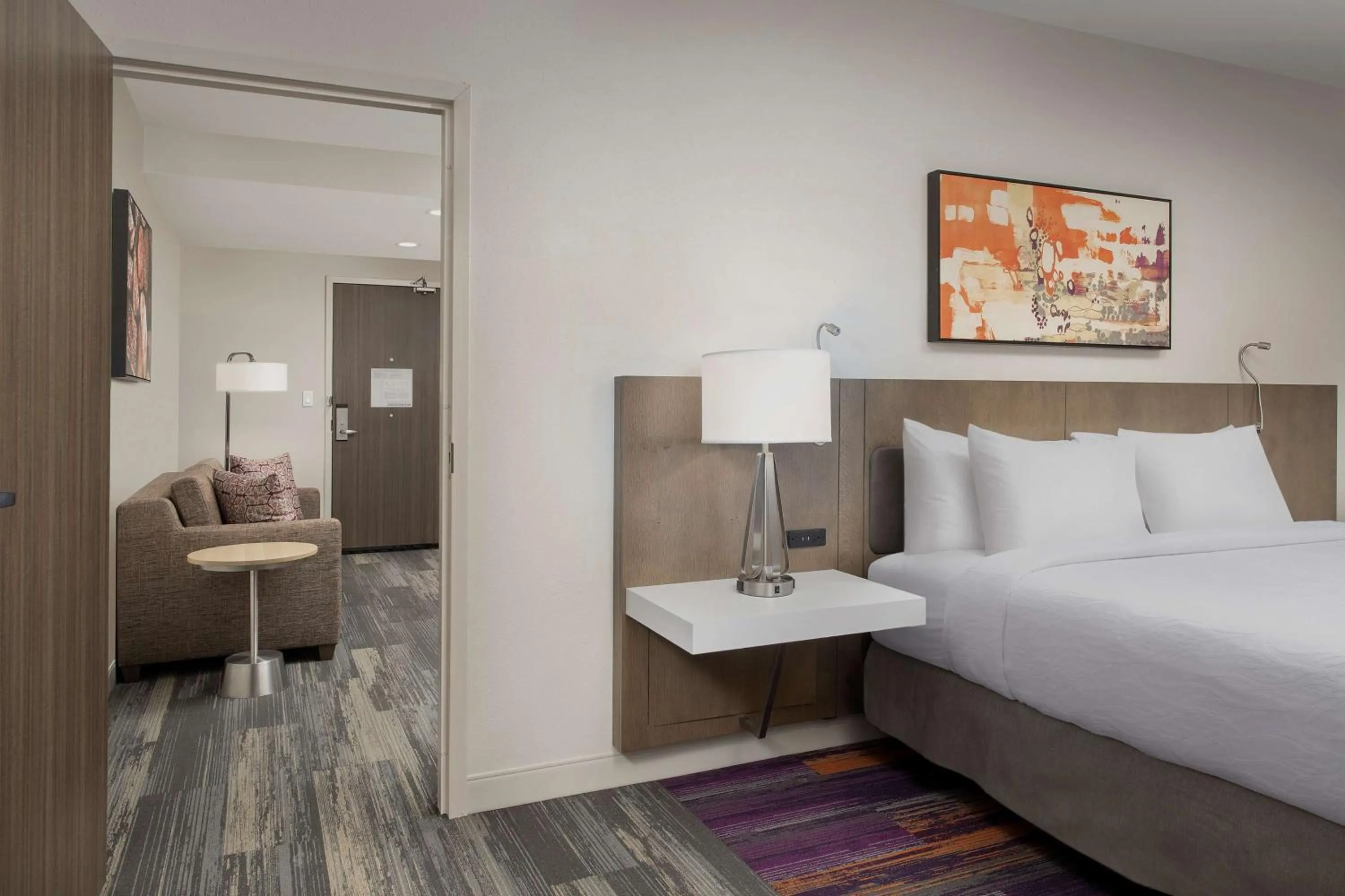 Living room, Bed in Hilton Garden Inn Columbia Airport, SC