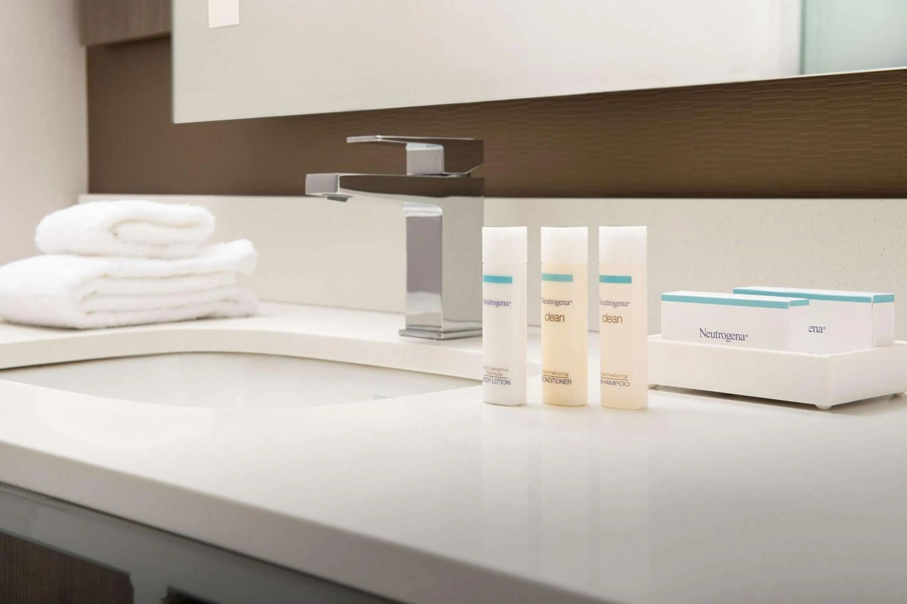 Bathroom in Hilton Garden Inn Columbia Airport, SC