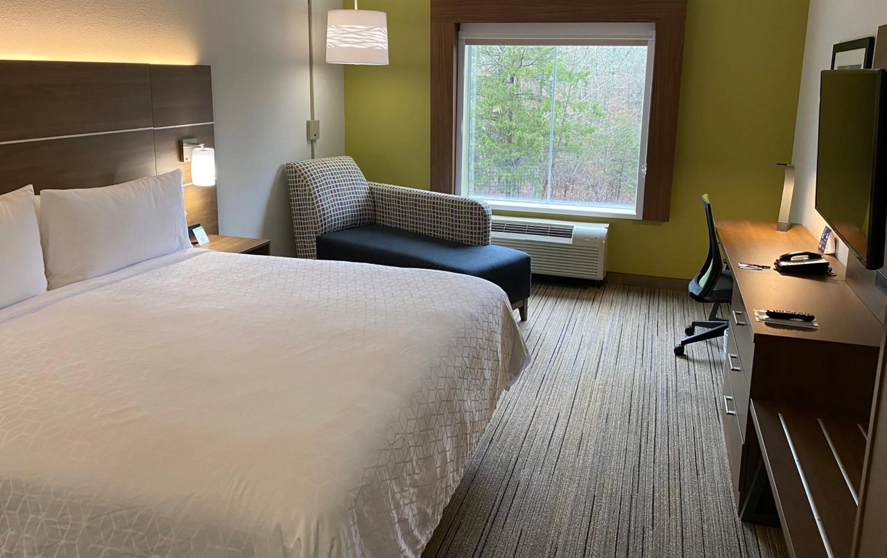 Photo of the whole room, Bed in Holiday Inn Express Columbia by IHG