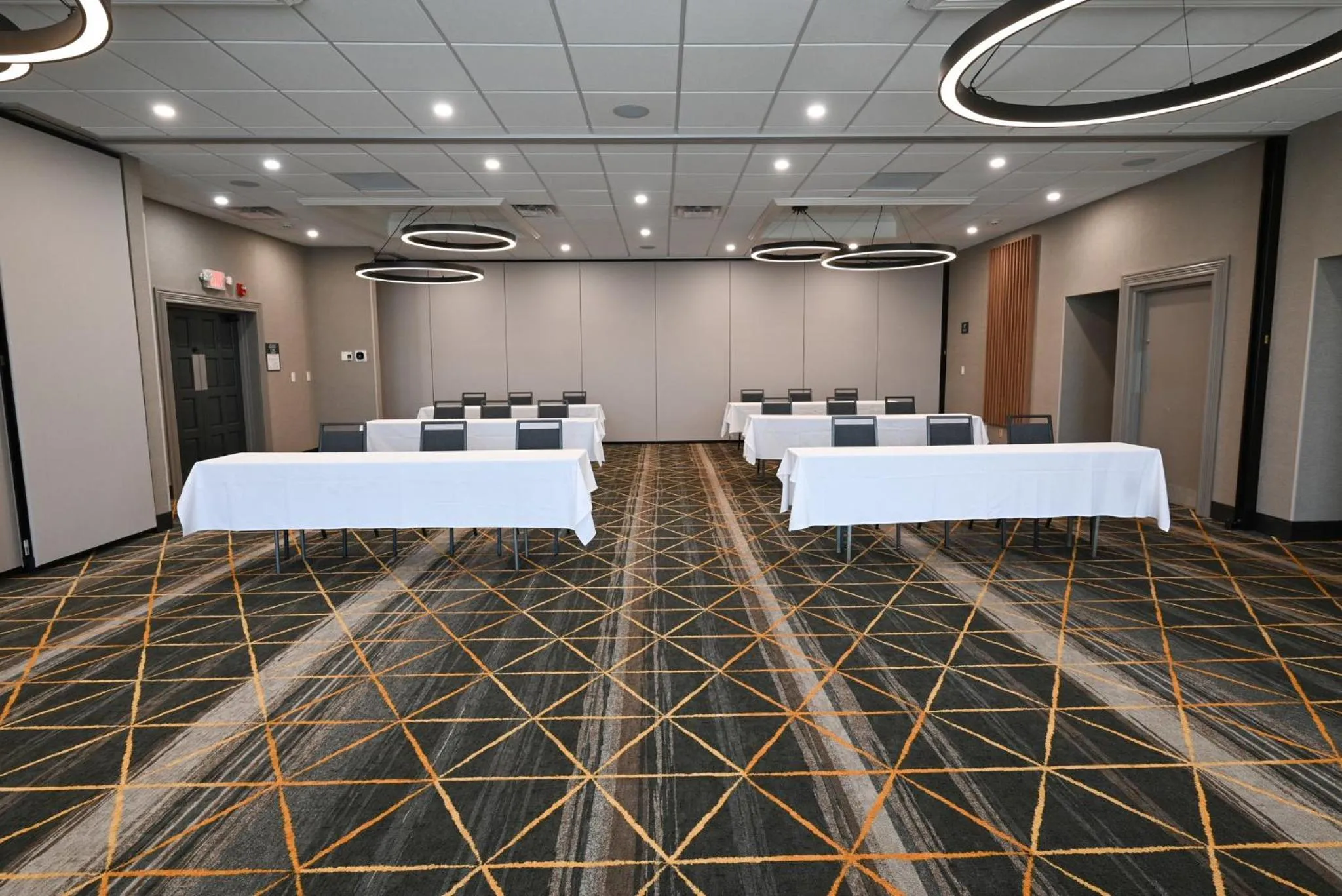 Meeting/conference room in Holiday Inn Cleveland-Mayfield by IHG