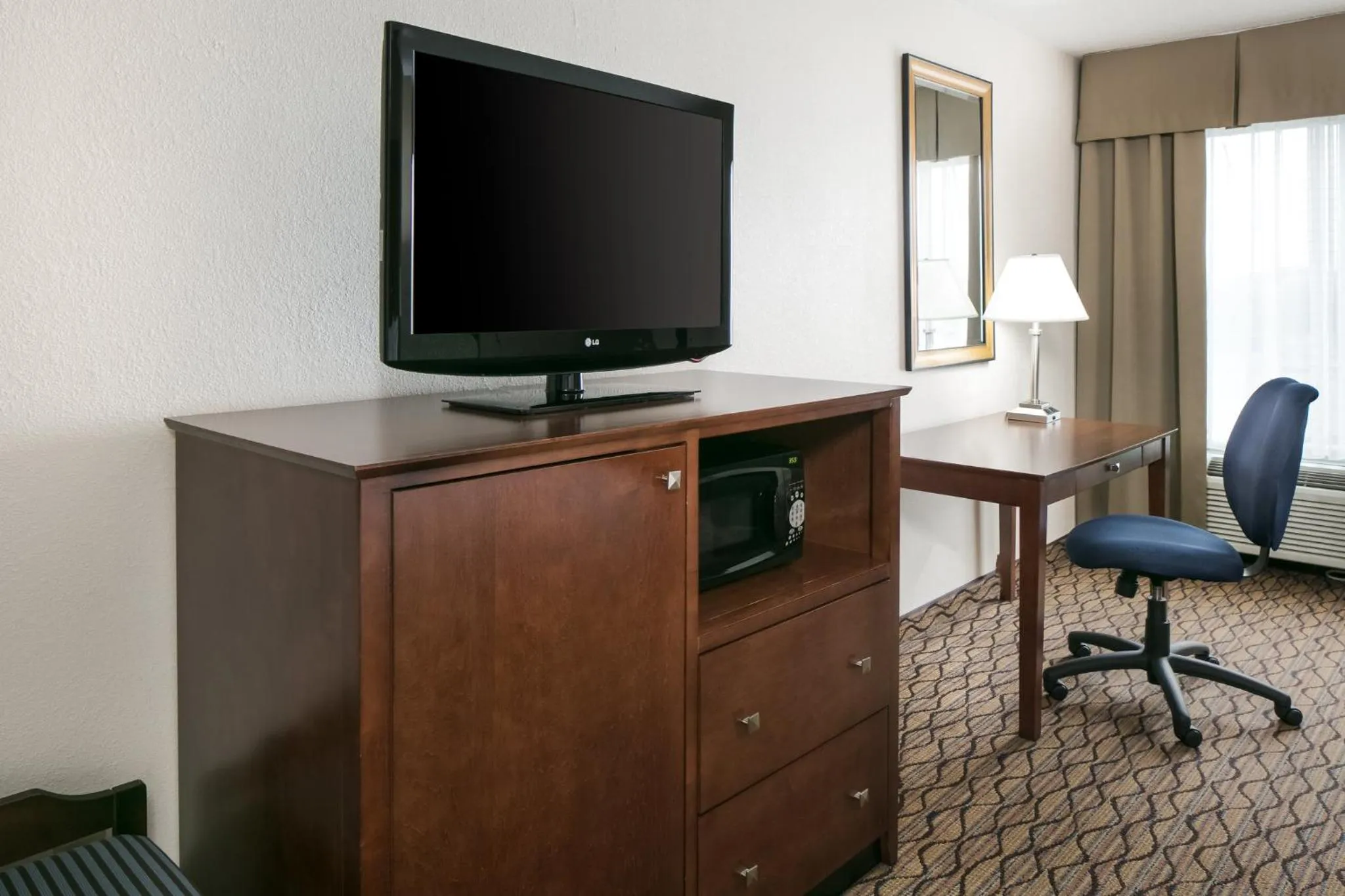 Photo of the whole room in Holiday Inn Express & Suites Clinton by IHG
