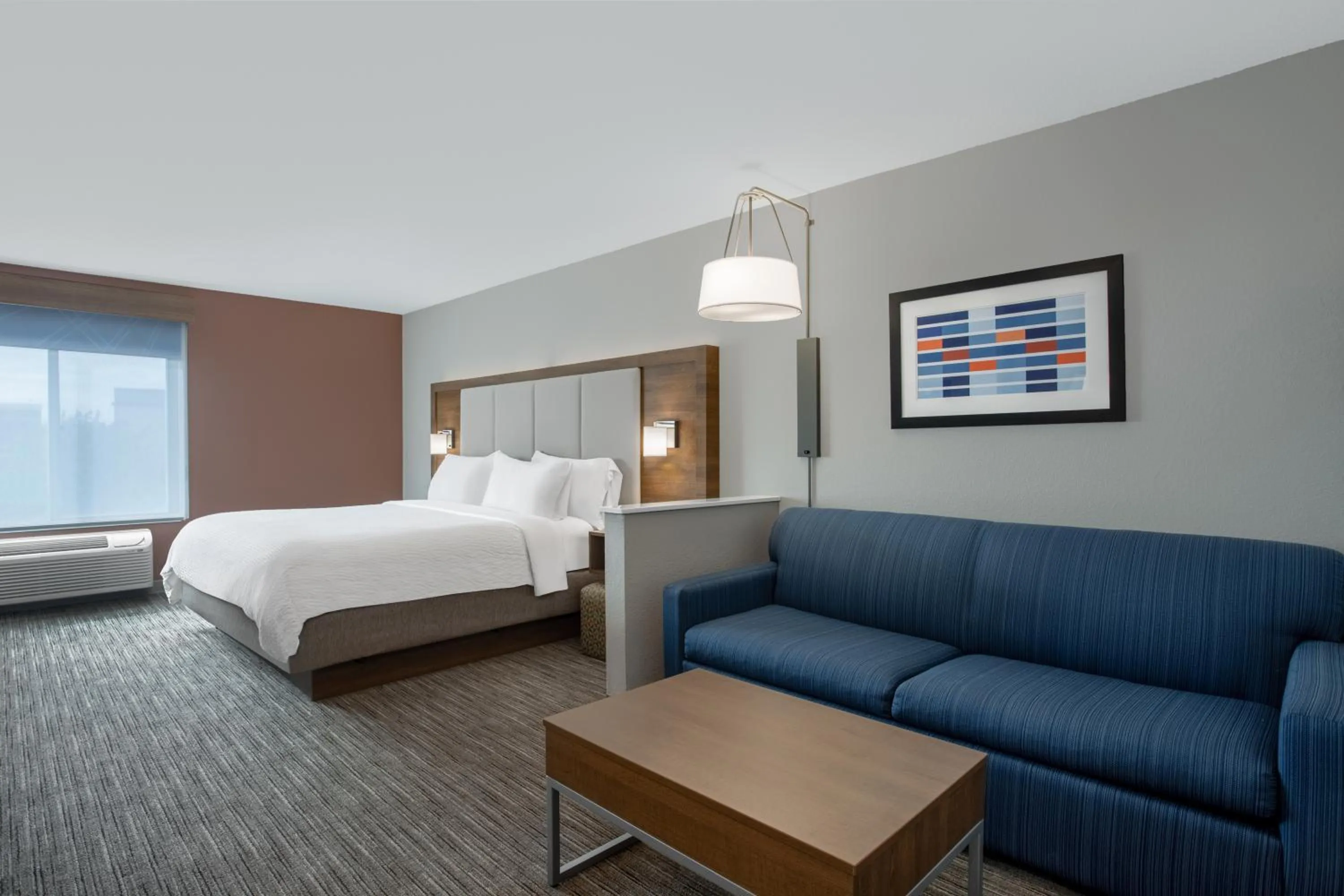 Bed in Holiday Inn Express & Suites Clinton by IHG