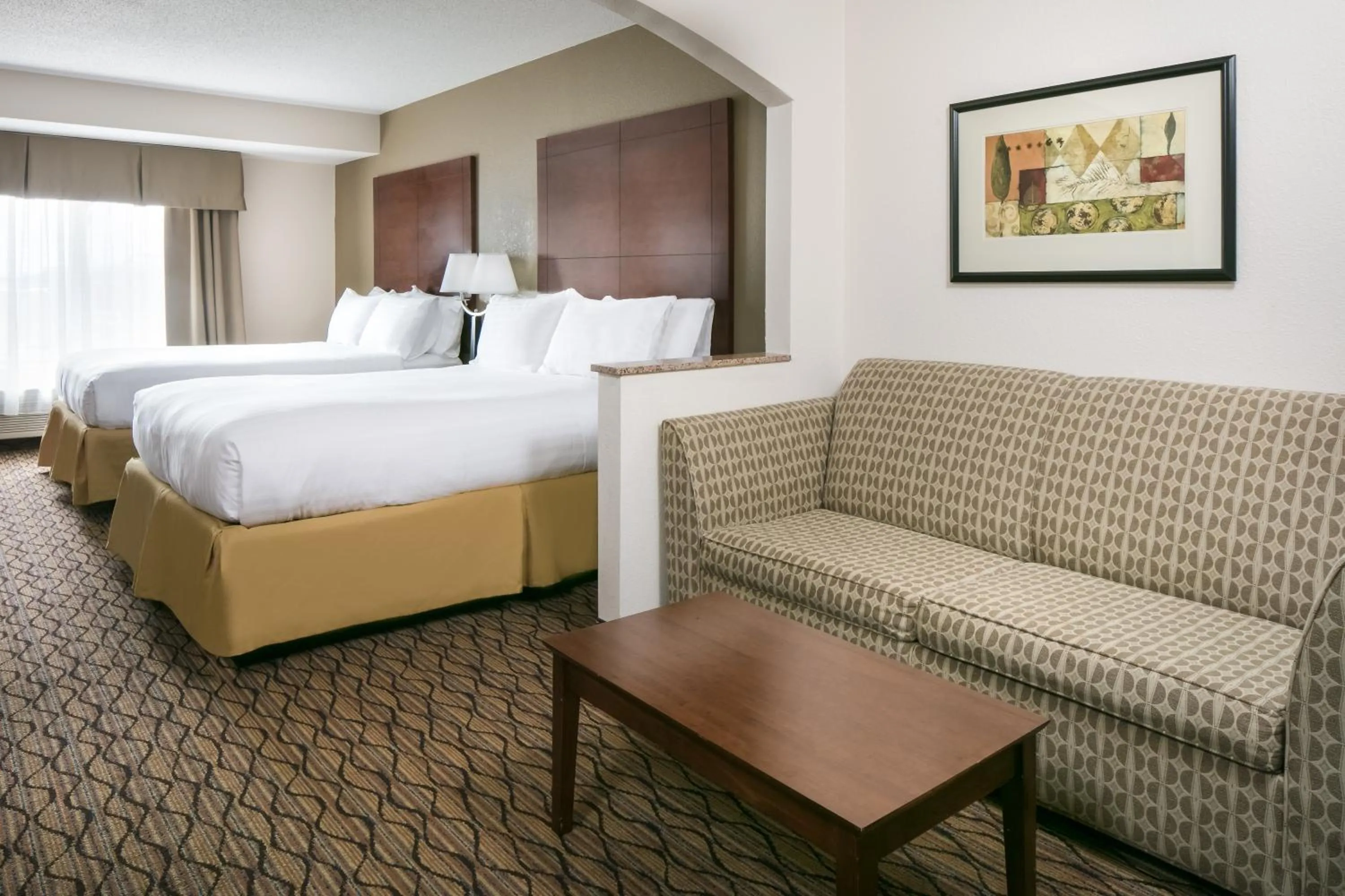 Photo of the whole room, Bed in Holiday Inn Express & Suites Clinton by IHG
