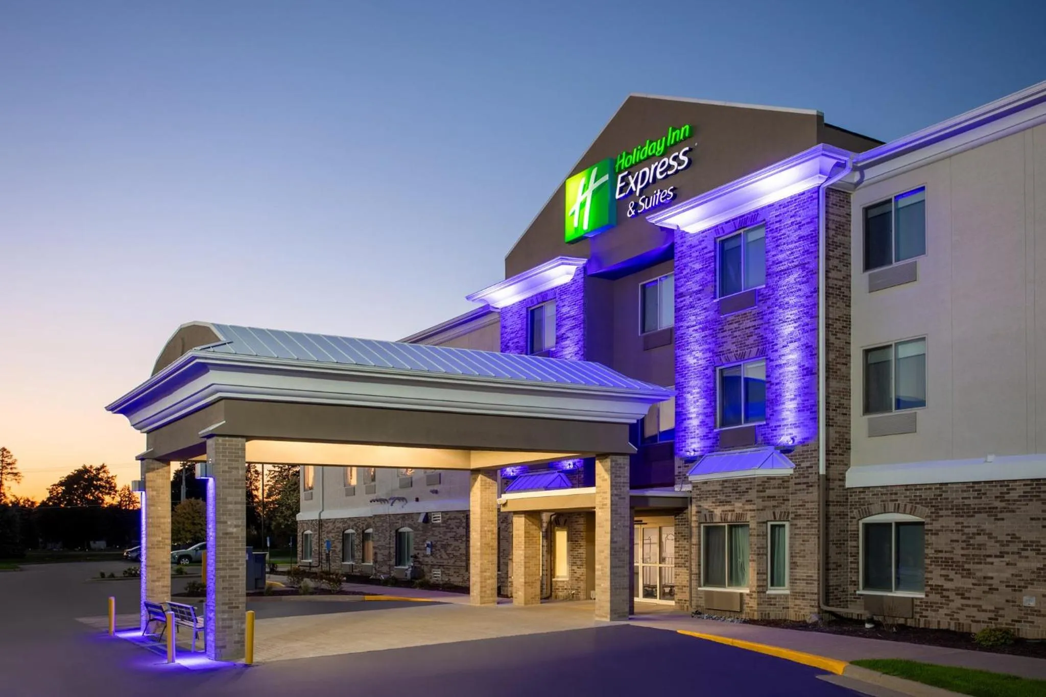 Property building in Holiday Inn Express & Suites Clinton by IHG