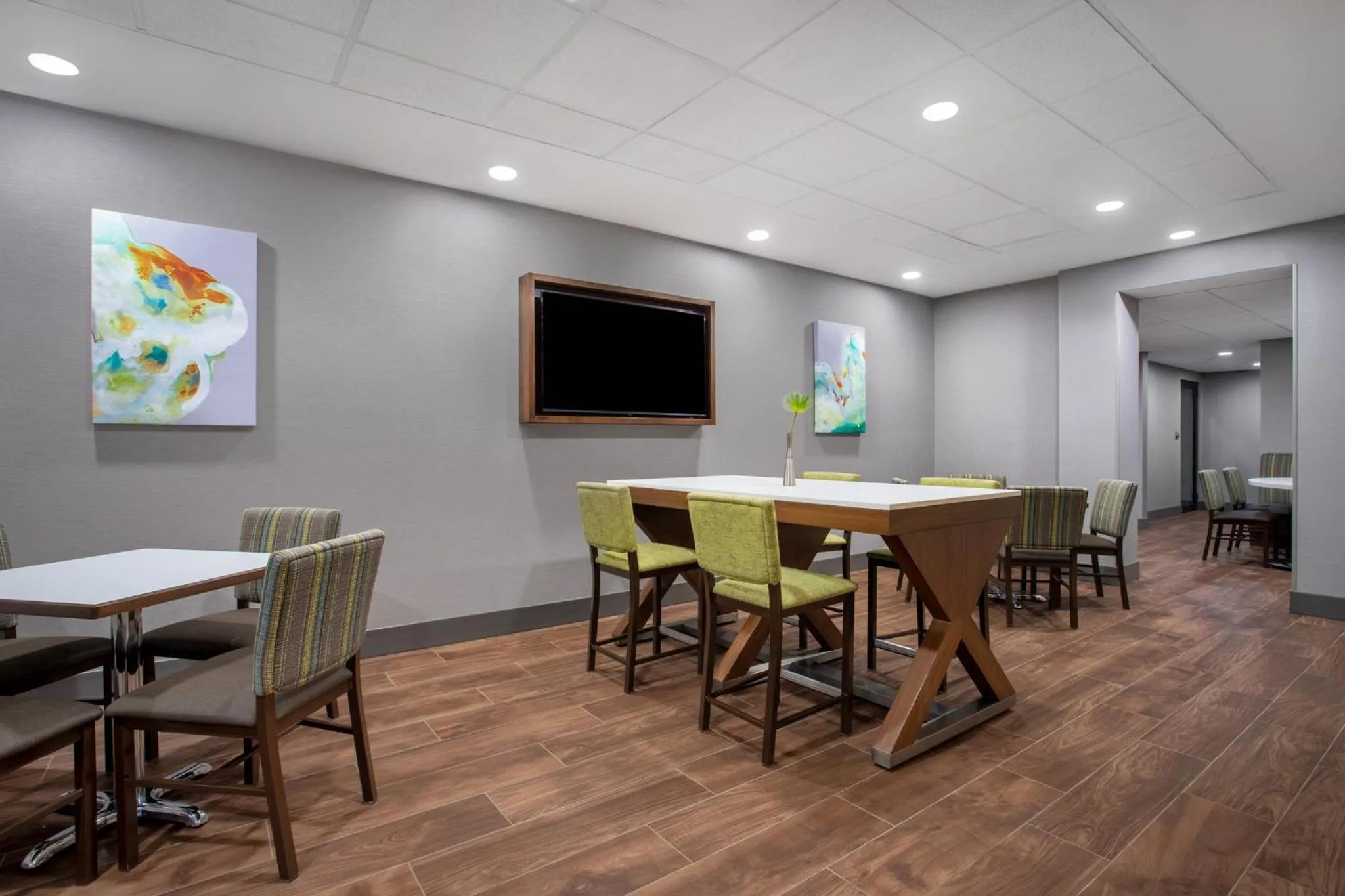 Breakfast in Holiday Inn Express & Suites Clinton by IHG