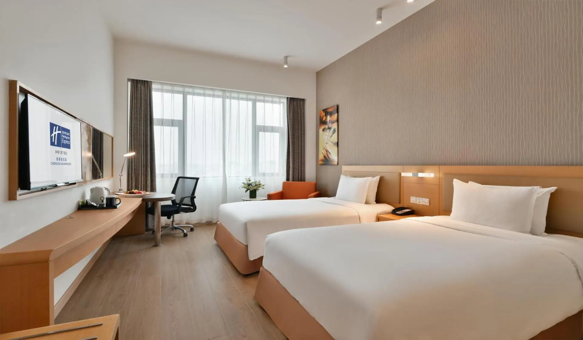 Photo of the whole room, Bed in Holiday Inn Express Chengdu Huanhuaxi by IHG-Near Jinsha Site Musem,Near Wuhou Temple Museum,Welcome drinks,Free gym,Free self-service laundry