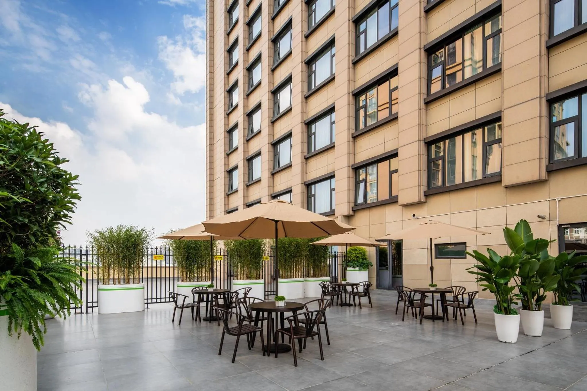 Fitness centre/facilities in Holiday Inn Express Chengdu Huanhuaxi by IHG-Near Jinsha Site Musem,Near Wuhou Temple Museum,Welcome drinks,Free gym,Free self-service laundry