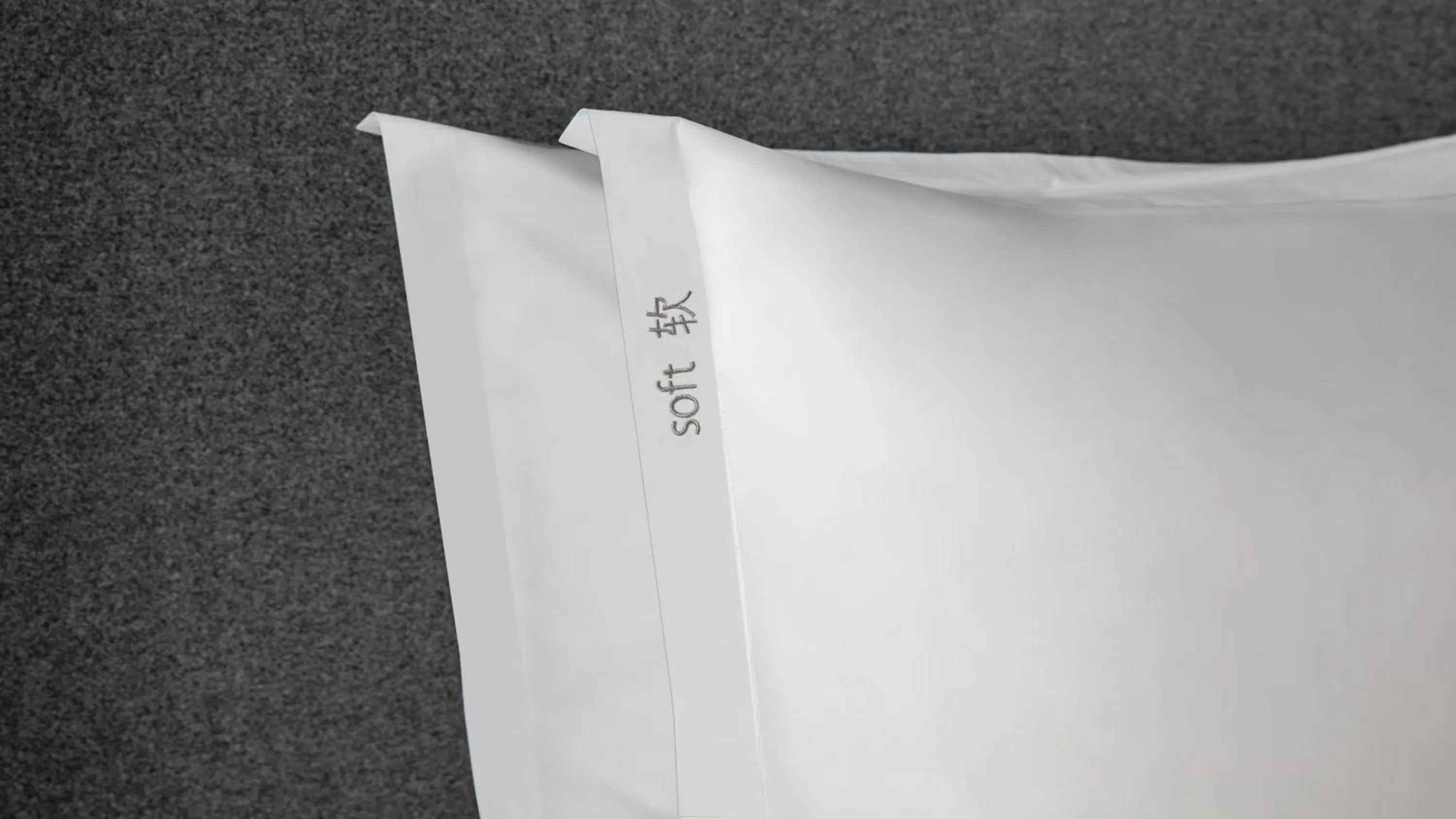 Photo of the whole room in Holiday Inn Express Chengdu Huanhuaxi by IHG-Near Jinsha Site Musem,Near Wuhou Temple Museum,Welcome drinks,Free gym,Free self-service laundry