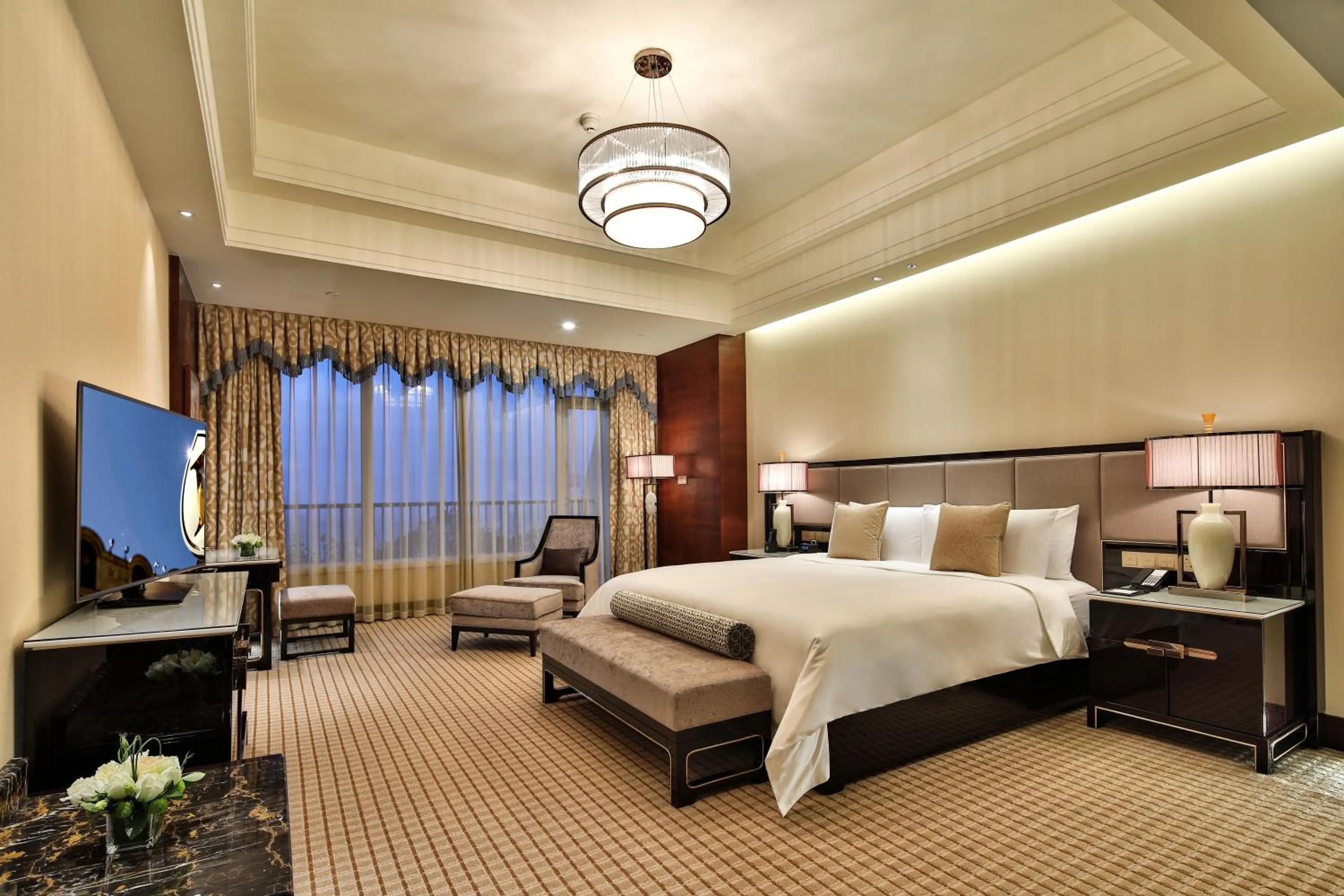 Photo of the whole room, Bed in InterContinental Sancha Lake by IHG