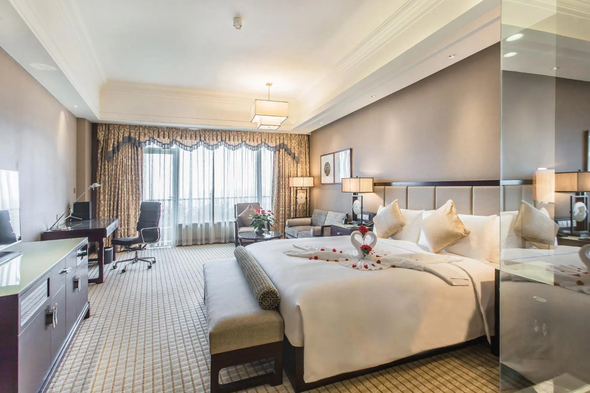 Photo of the whole room, Bed in InterContinental Sancha Lake by IHG