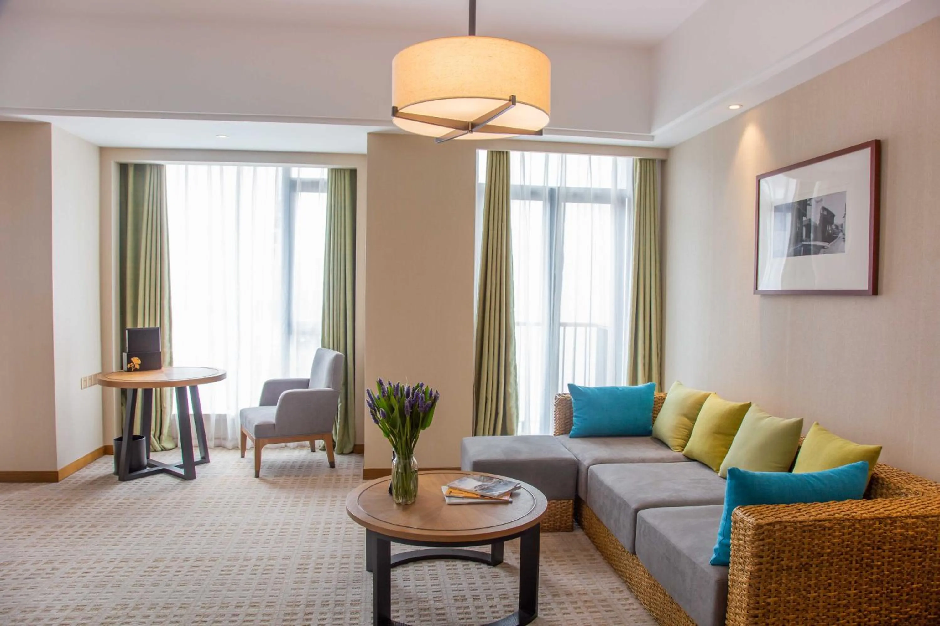 Living room in InterContinental Sancha Lake by IHG