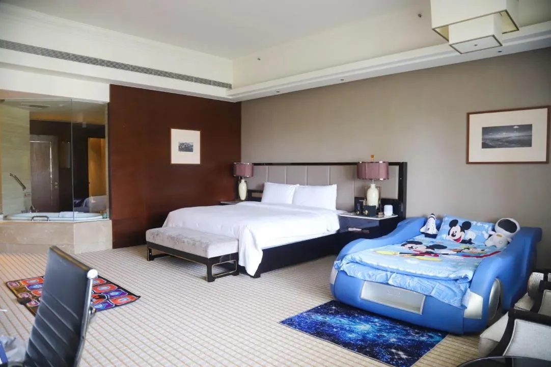 Bed in InterContinental Sancha Lake by IHG