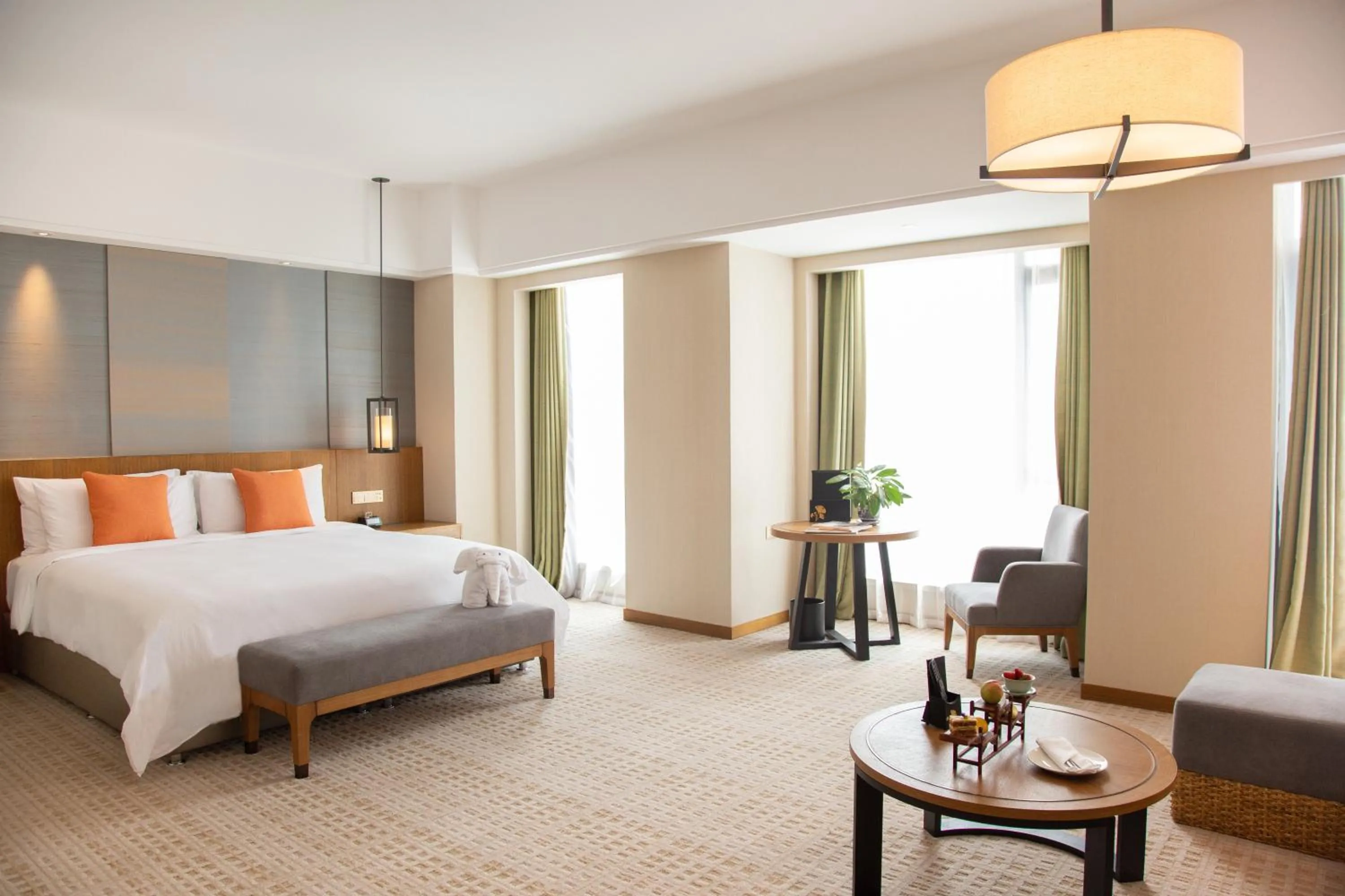 Photo of the whole room, Bed in InterContinental Sancha Lake by IHG