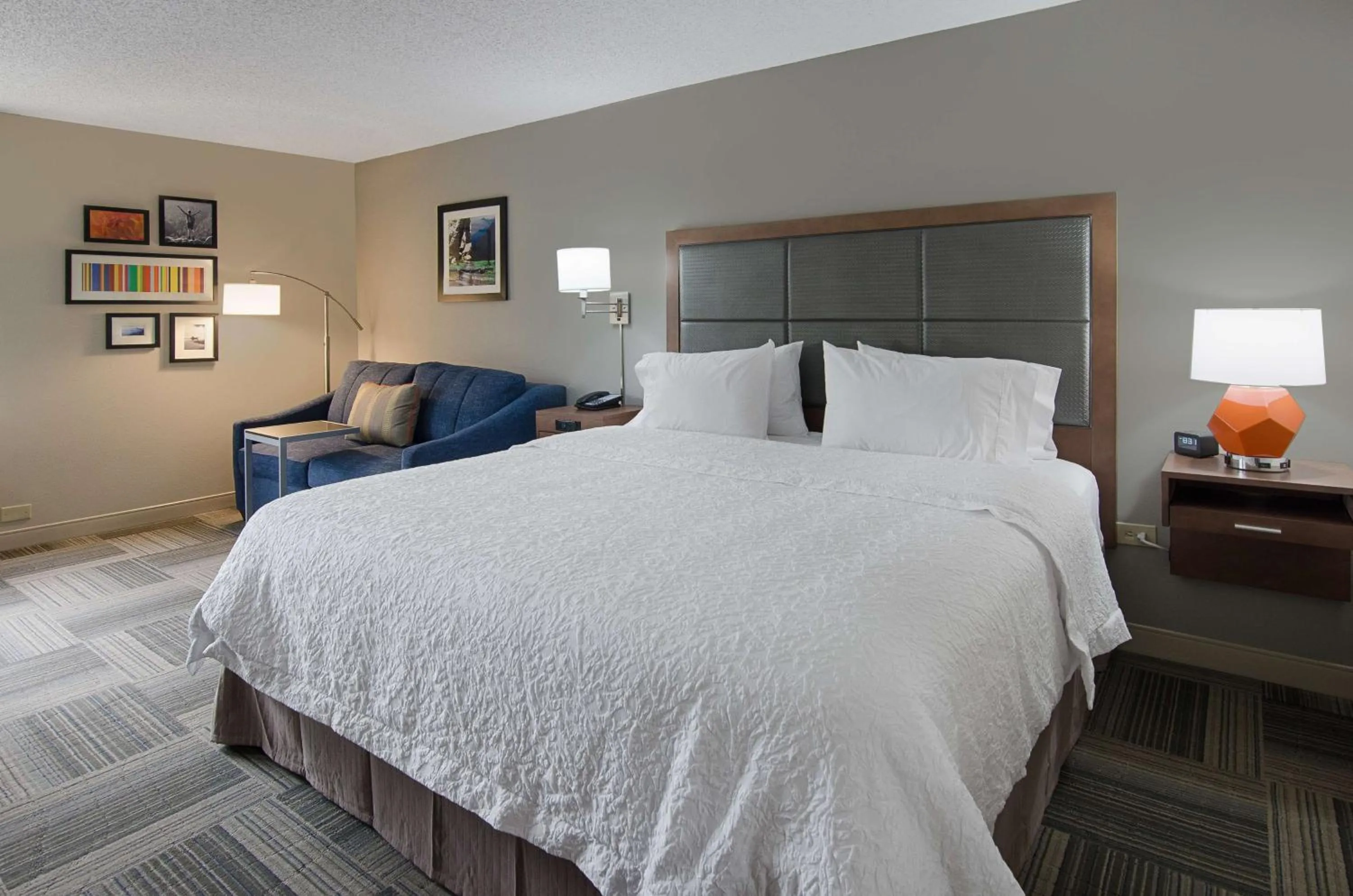 Bed in Hampton Inn Covington VA