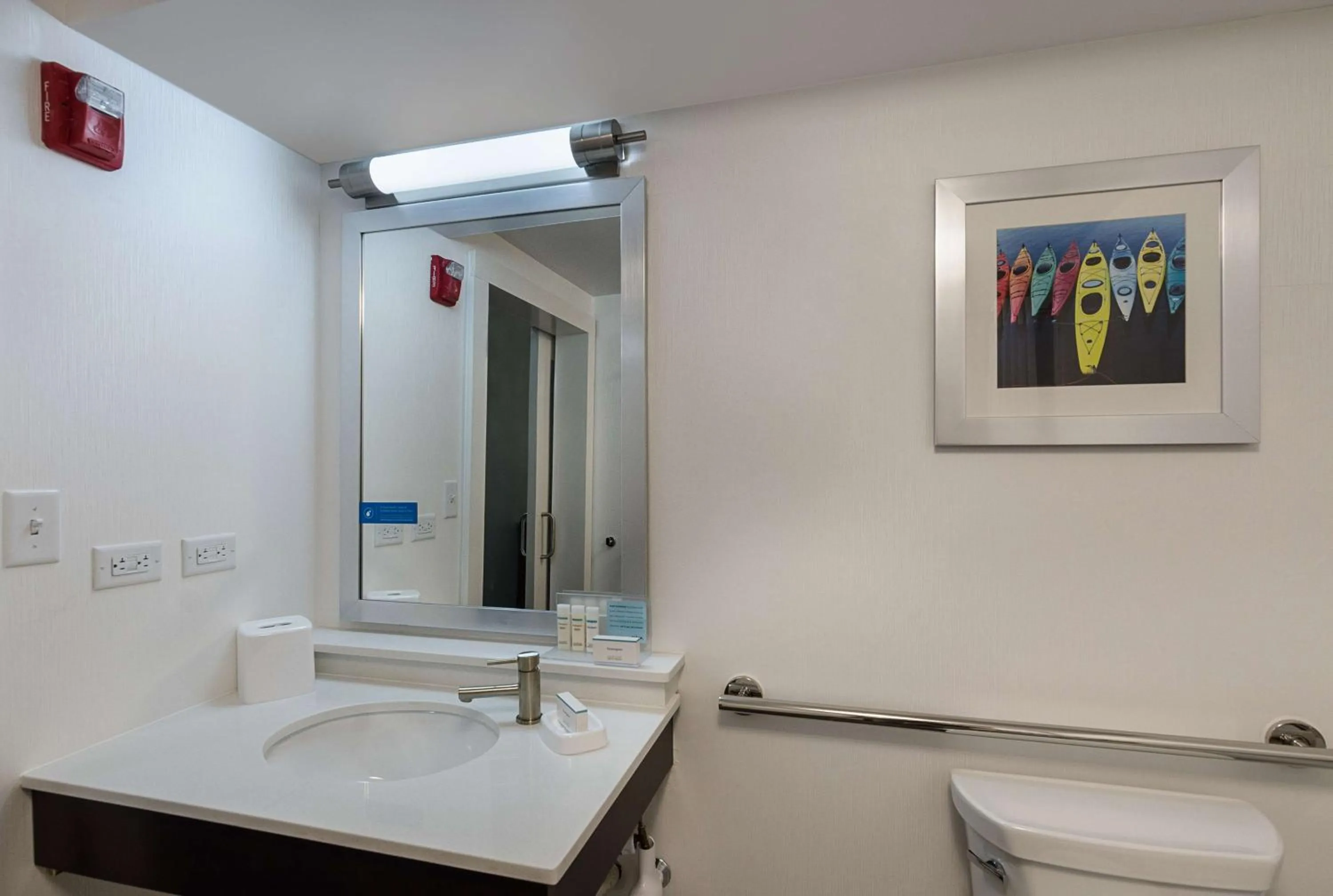 Bathroom in Hampton Inn Covington VA