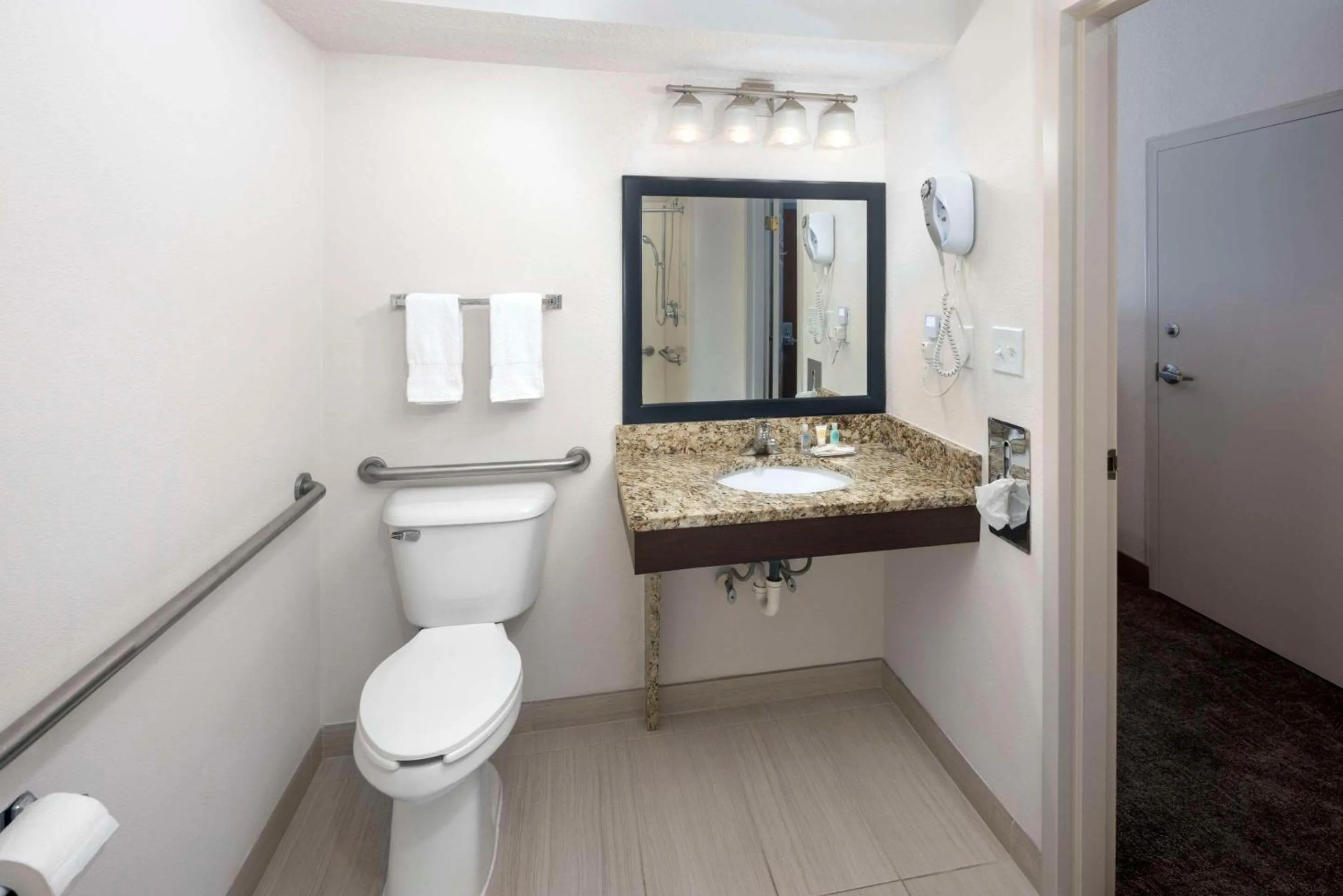 Bedroom in Comfort Inn & Suites Dahlonega University Area