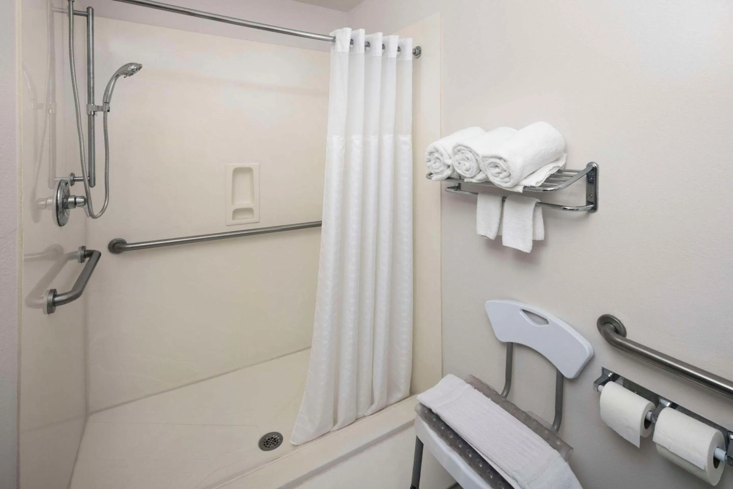 Bedroom in Comfort Inn & Suites Dahlonega University Area