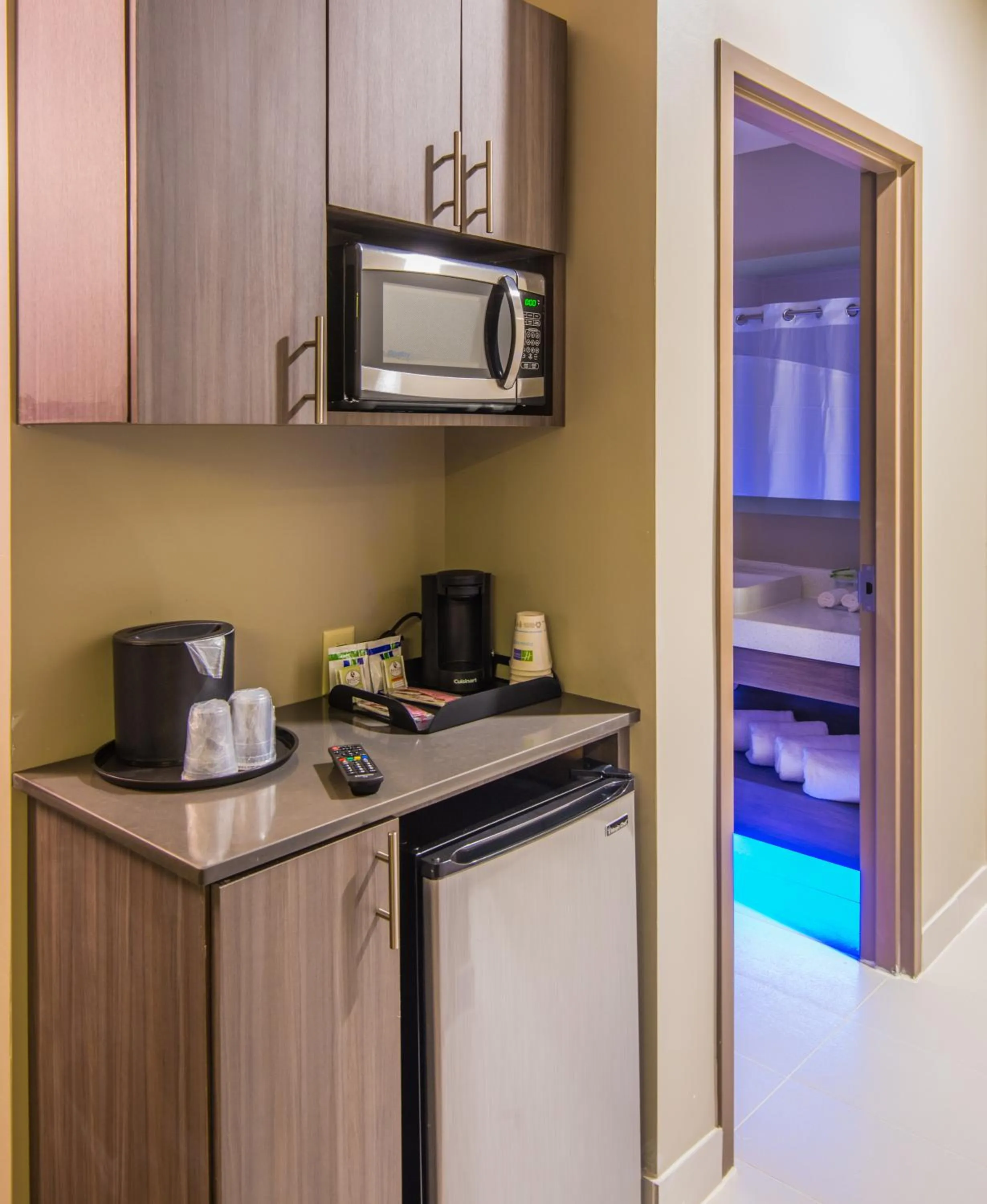 microwave in Holiday Inn Express & Suites Garland E - Lake Hubbard I30 by IHG