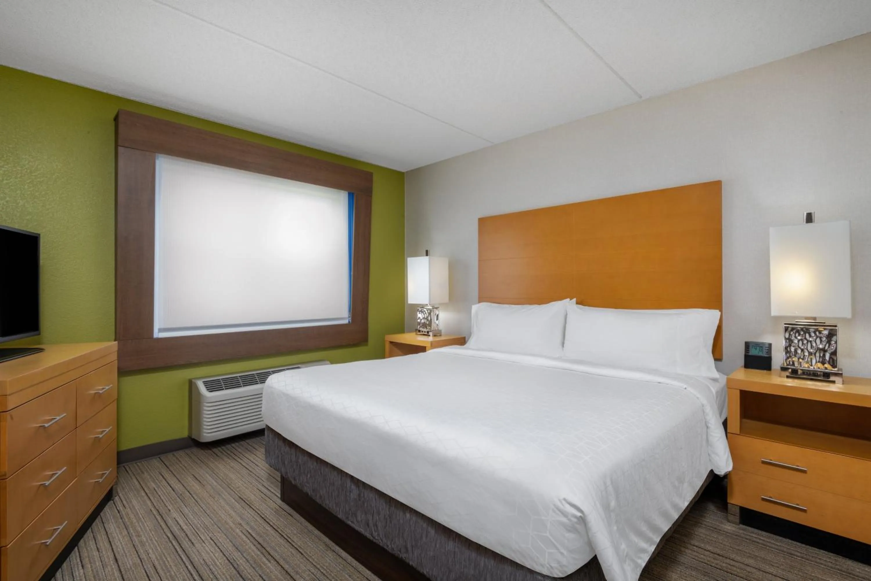 Photo of the whole room, Bed in Holiday Inn Express & Suites Wheat Ridge-Denver West by IHG