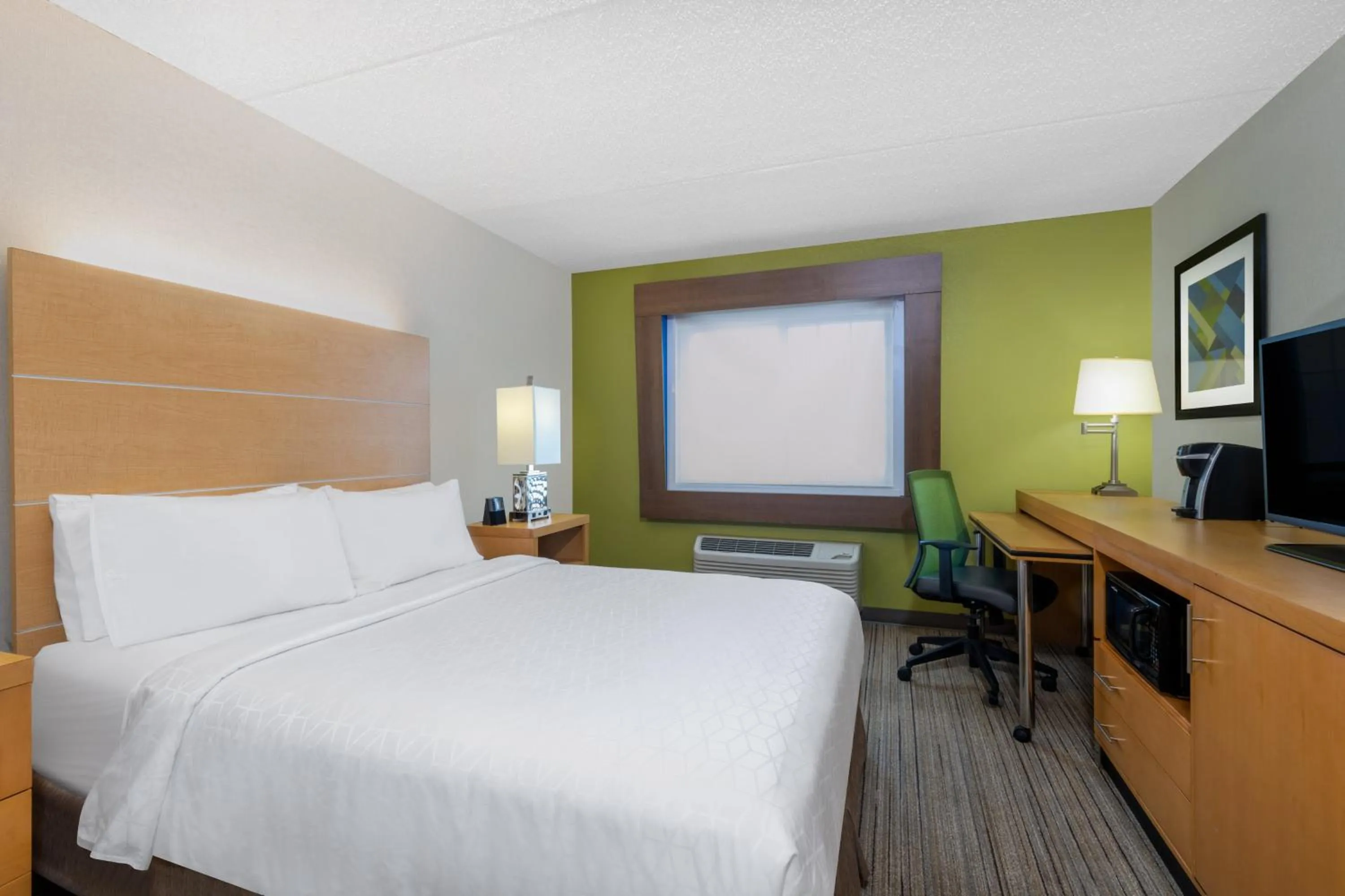 Photo of the whole room, Bed in Holiday Inn Express & Suites Wheat Ridge-Denver West by IHG