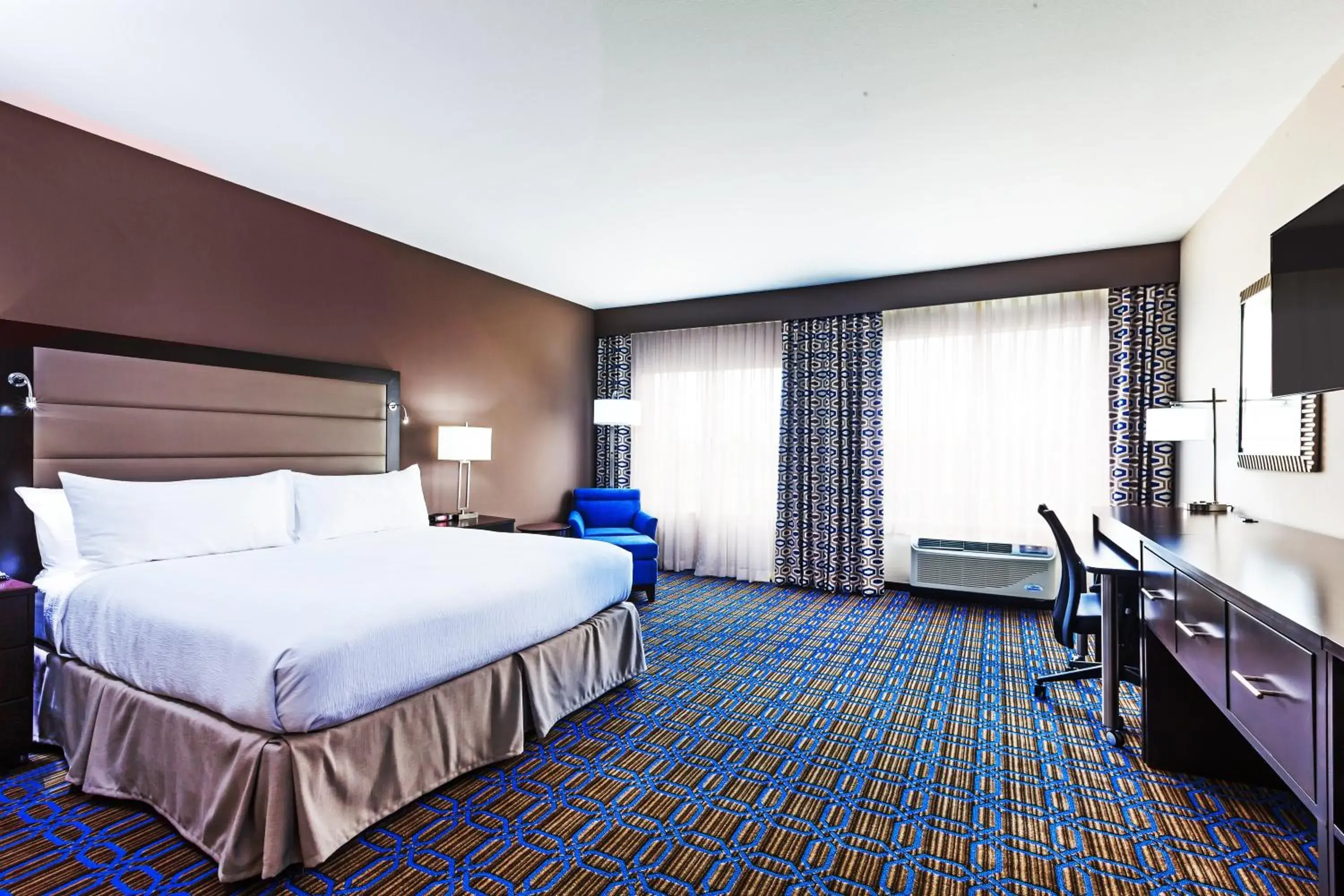 King Room - Hearing Accessible - Roll-in Shower in Clarion Hotel The Colony - Plano West King Room - Hearing Accessible - Roll-in Shower in Clarion Hotel The Colony - Plano West