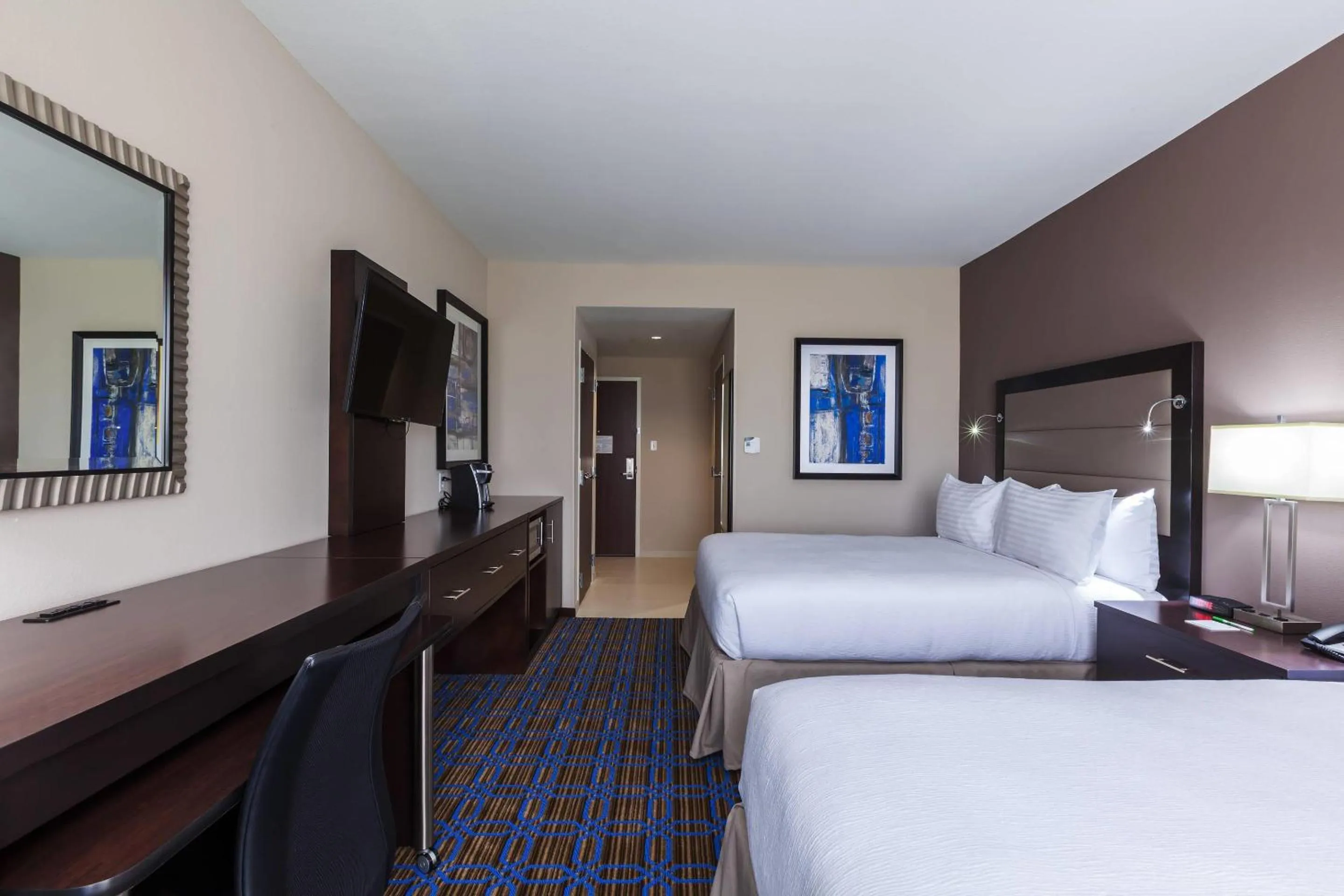 Bedroom, Bed in Clarion Hotel The Colony - Plano West