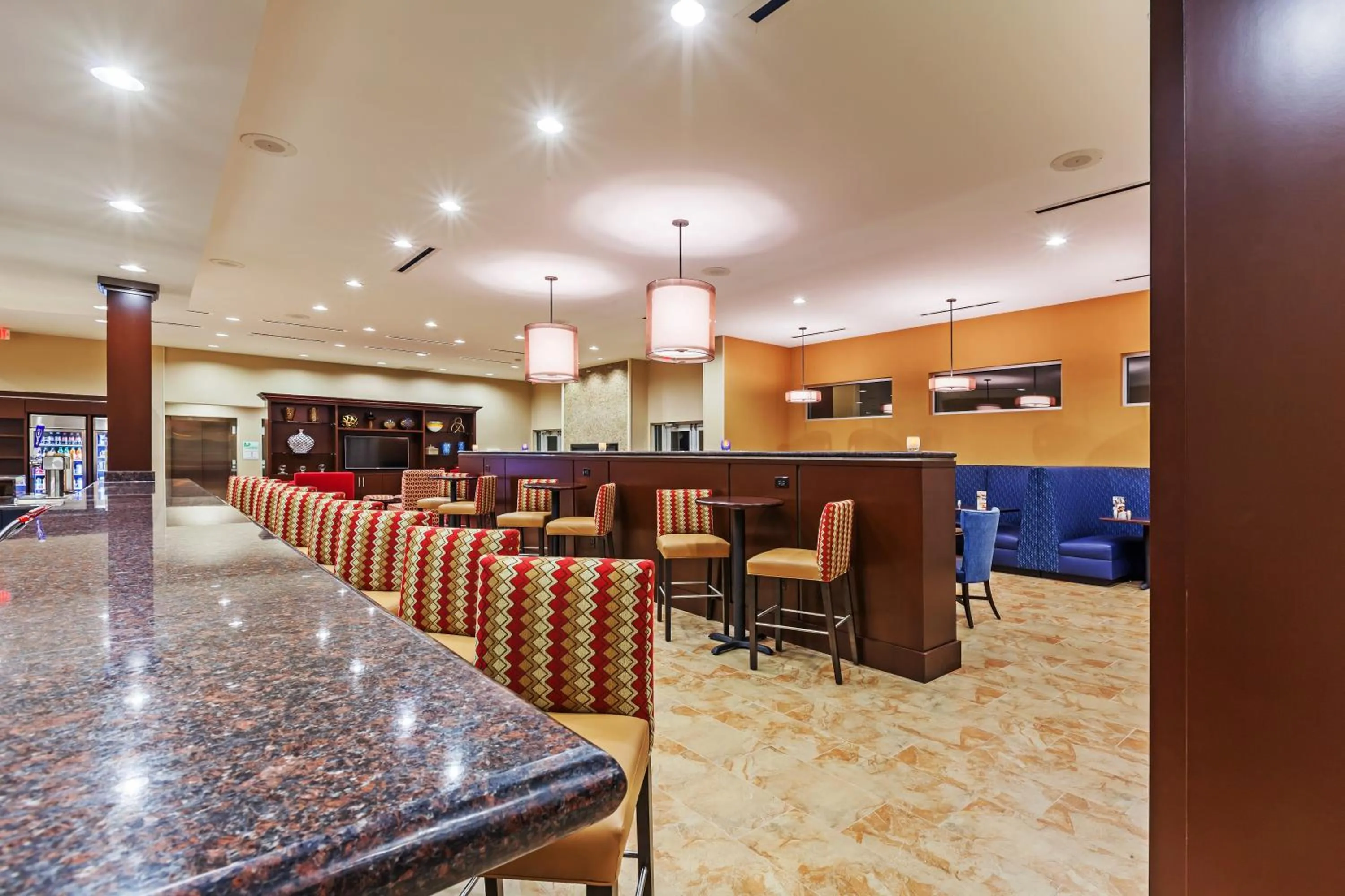 Lounge or bar in Clarion Hotel The Colony - Plano West