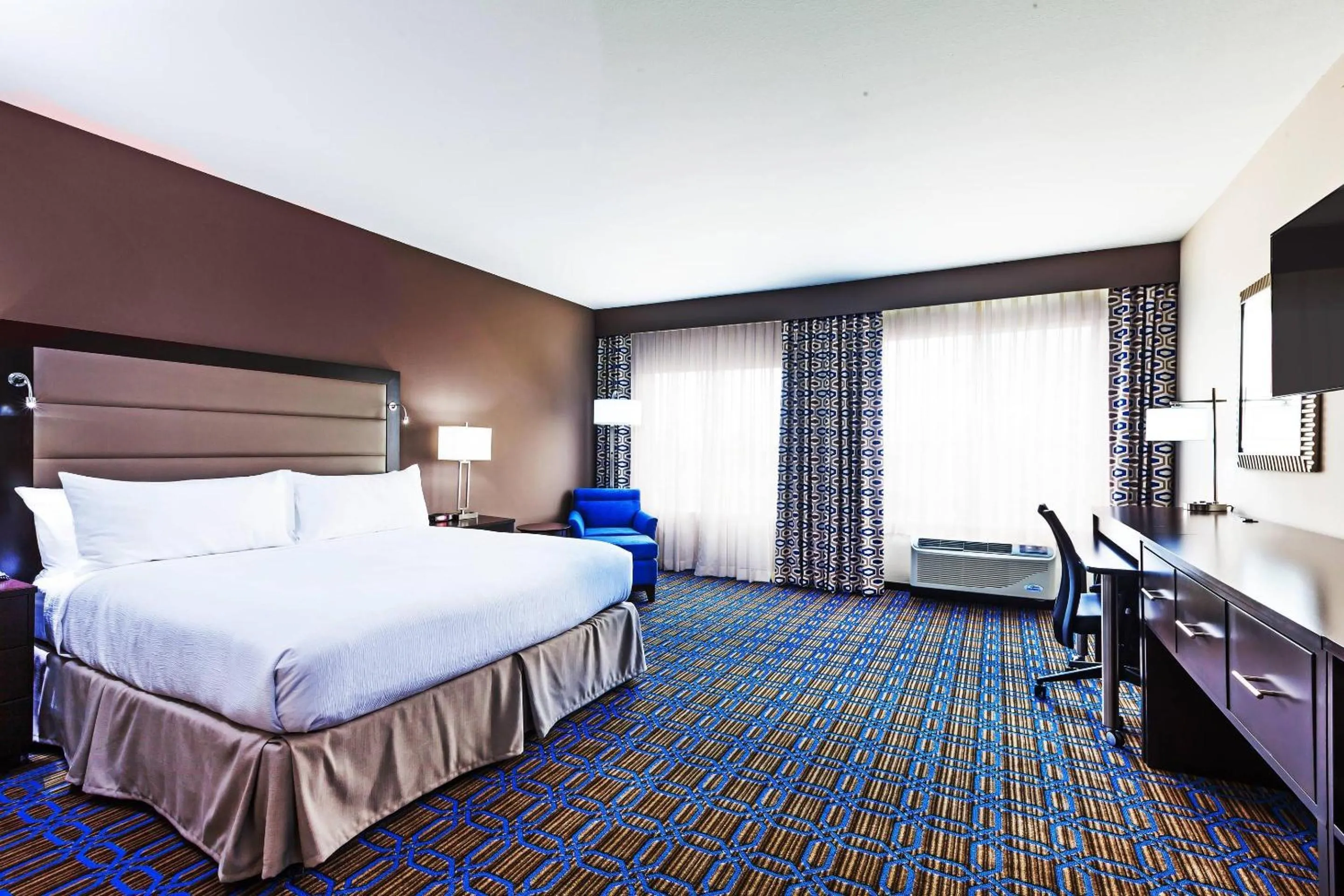 Bedroom, Bed in Clarion Hotel The Colony - Plano West