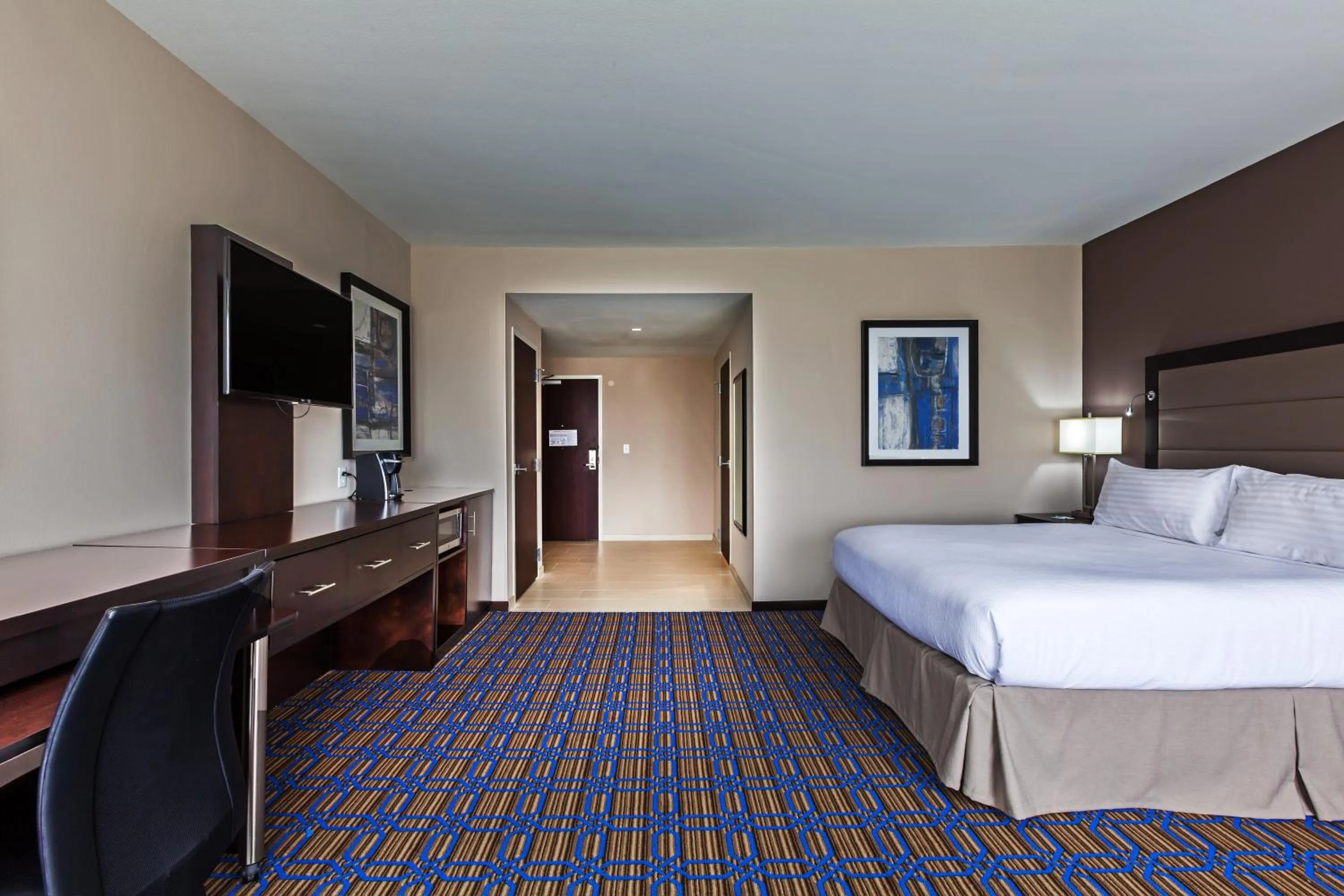 Photo of the whole room, Bed in Clarion Hotel The Colony - Plano West