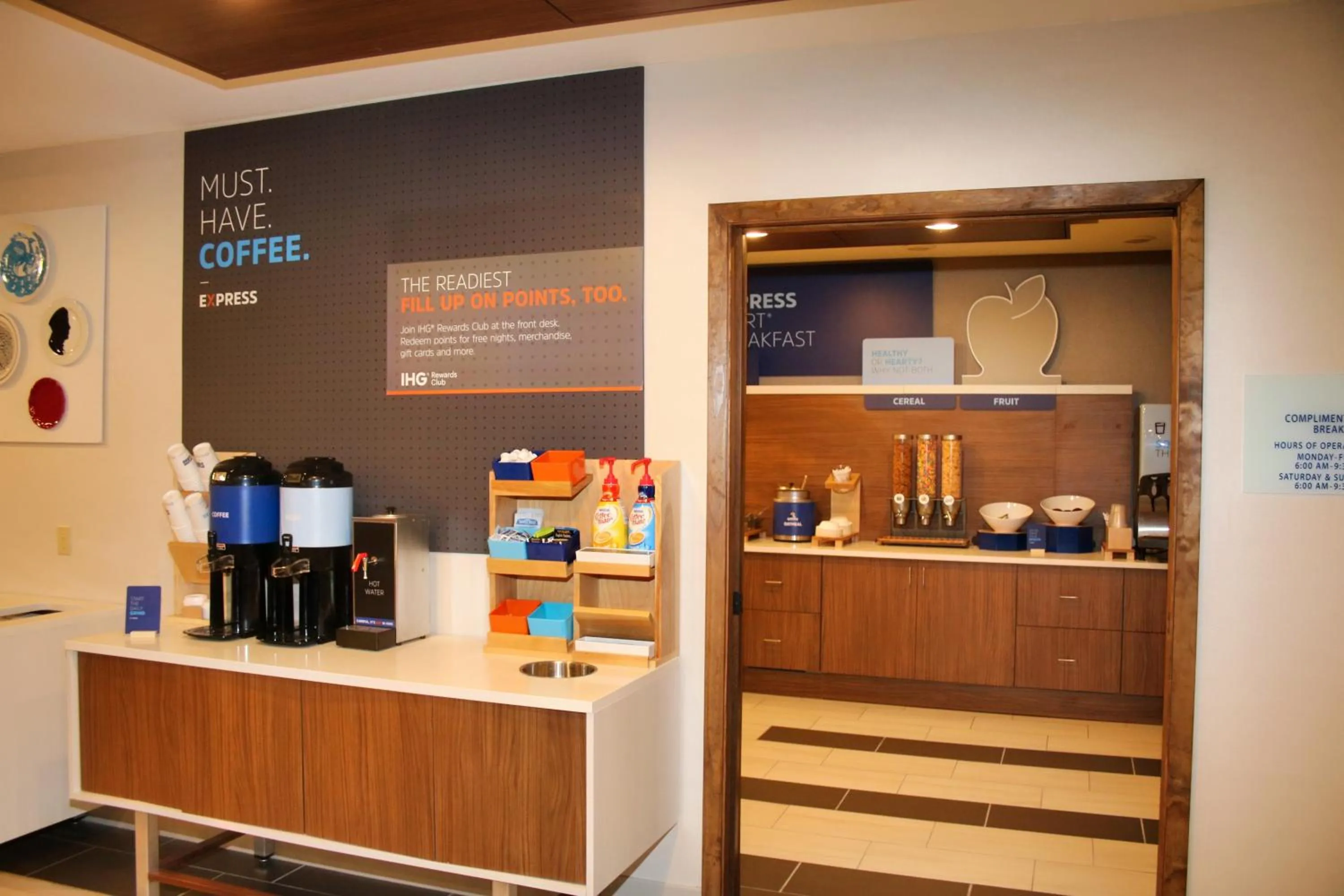Coffee/tea facilities in Holiday Inn Express by IHG