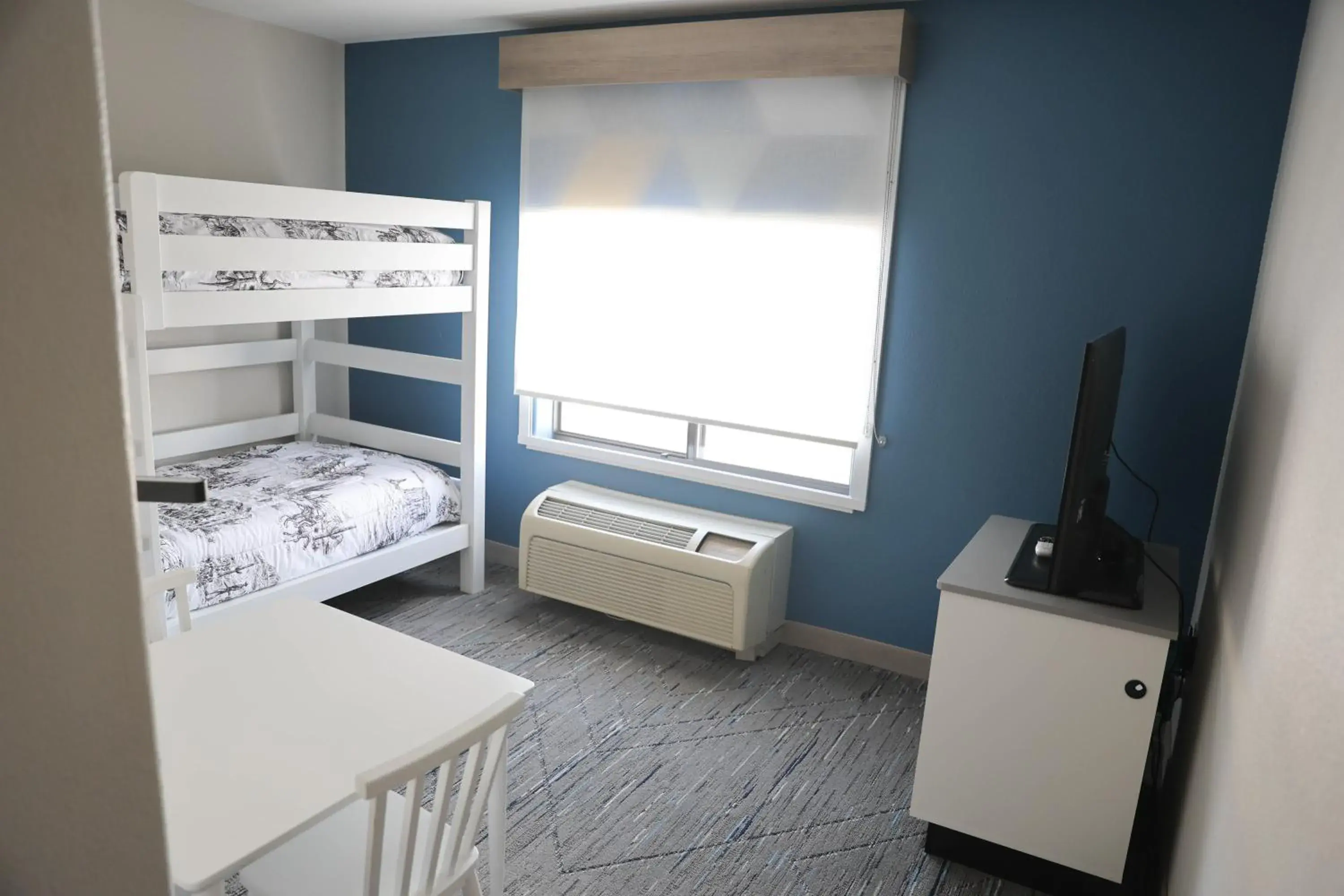 Suite with One King Bed and One Twin Bed - Non-Smoking in Holiday Inn Express & Suites Douglas by IHG Suite with One King Bed and One Twin Bed - Non-Smoking in Holiday Inn Express & Suites Douglas by IHG