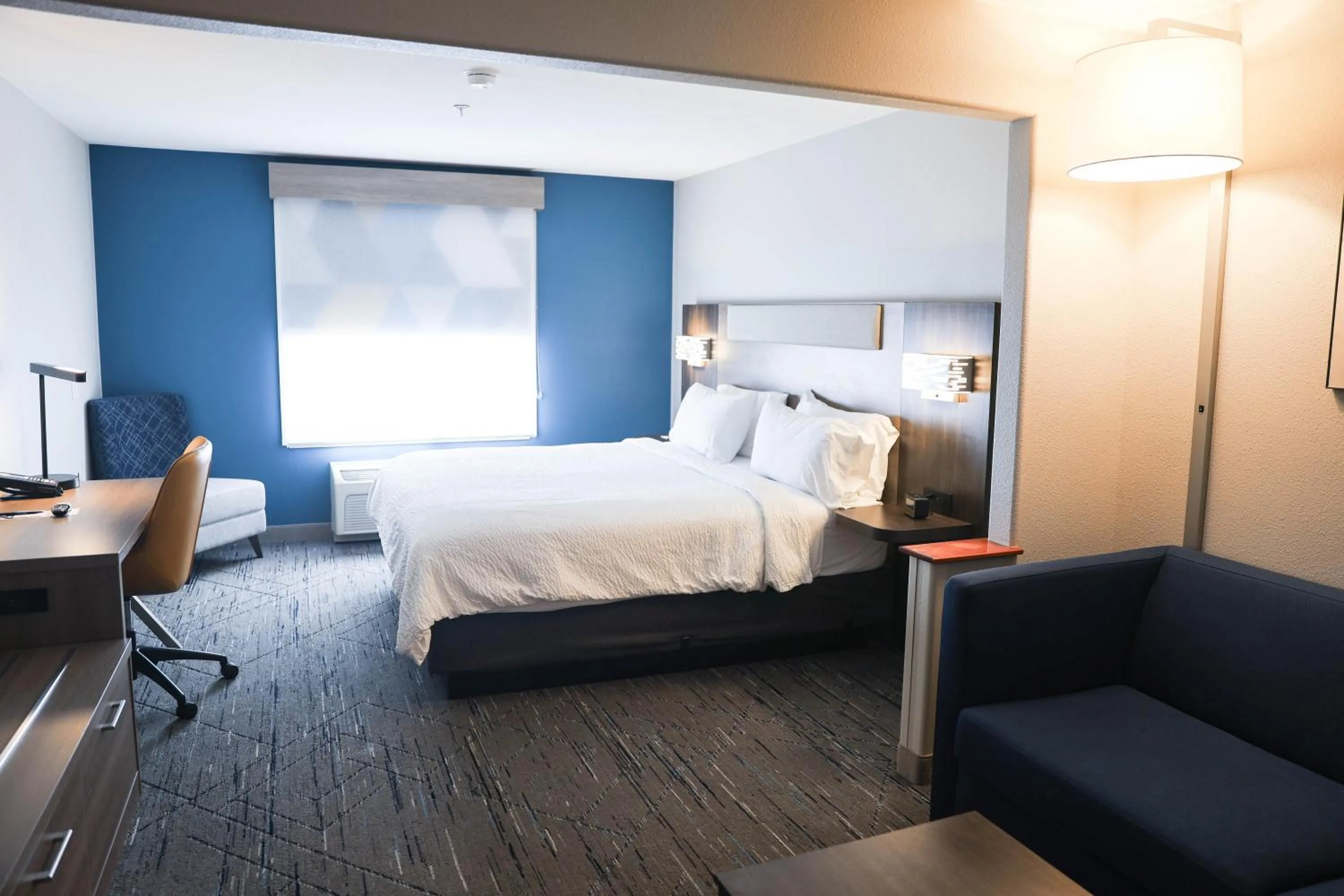 Bed in Holiday Inn Express & Suites Douglas by IHG