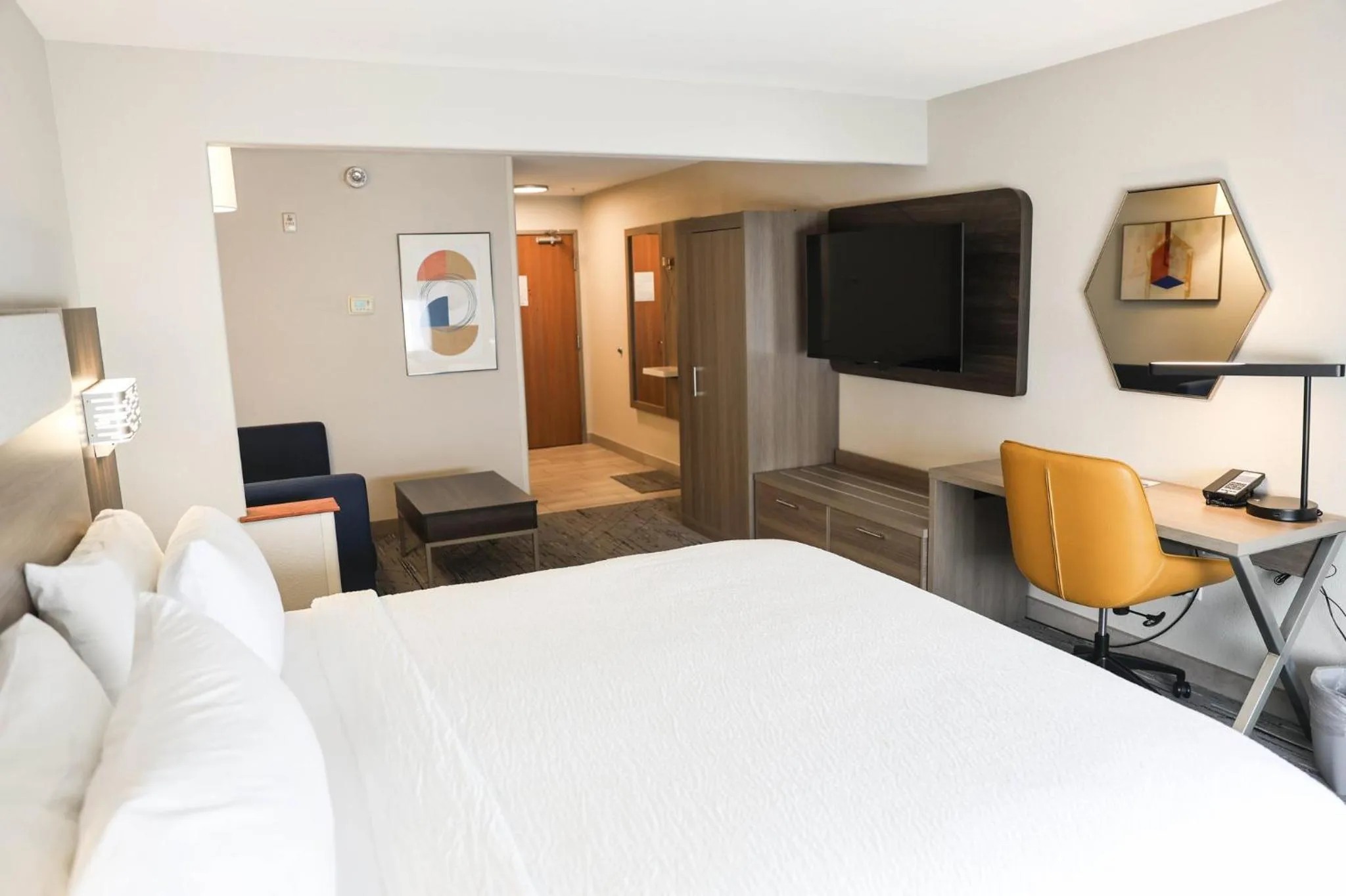 Photo of the whole room, Bed in Holiday Inn Express & Suites Douglas by IHG