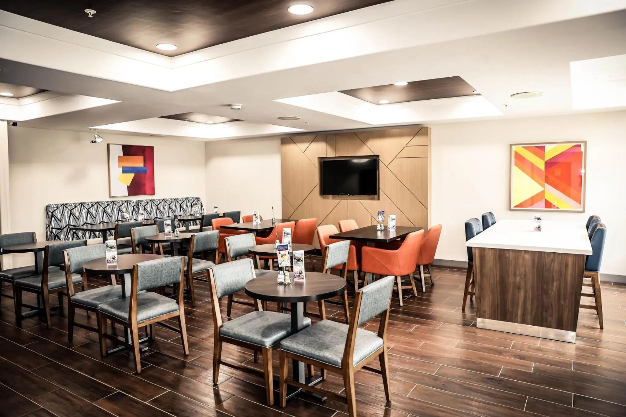 Restaurant/places to eat in Holiday Inn Express & Suites Douglas by IHG