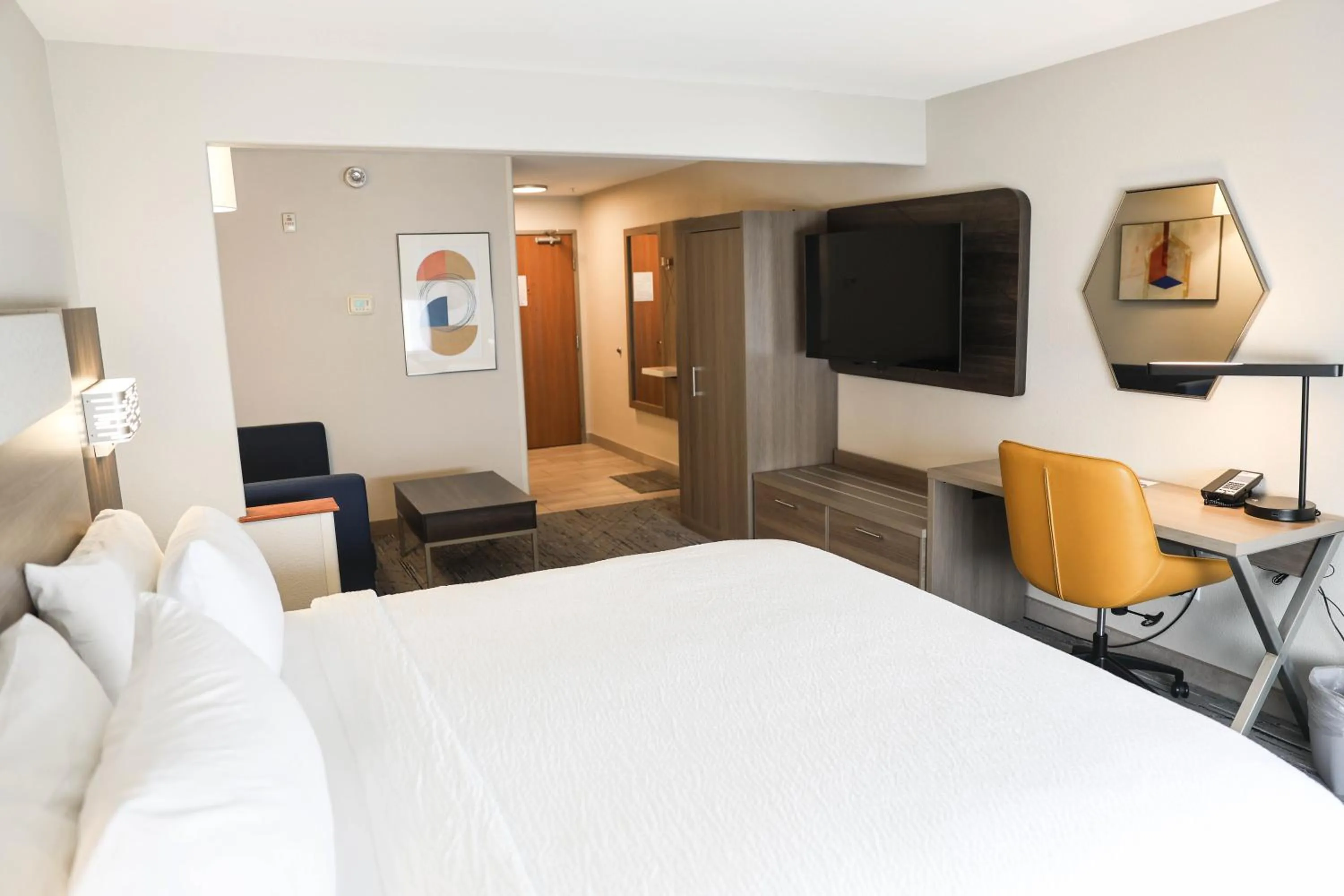 Bed in Holiday Inn Express & Suites Douglas by IHG