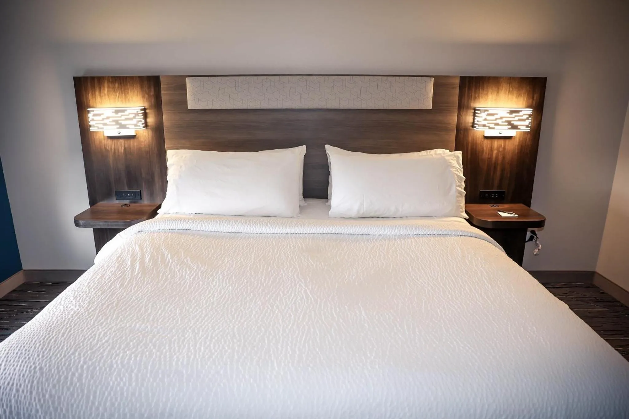 Photo of the whole room, Bed in Holiday Inn Express & Suites Douglas by IHG