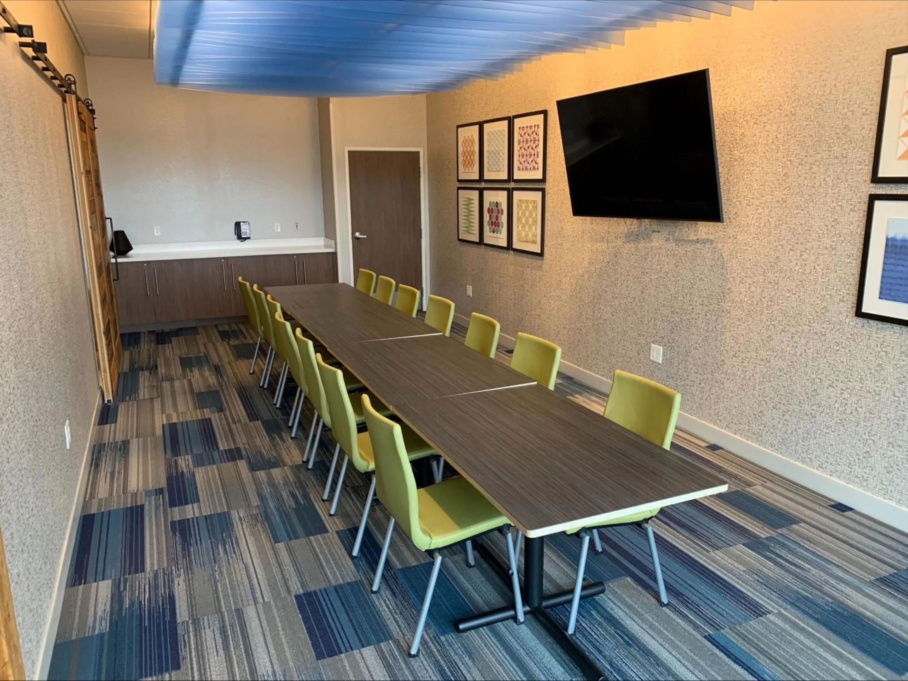 Meeting/conference room in Holiday Inn Express & Suites Duluth North - Miller Hill by IHG