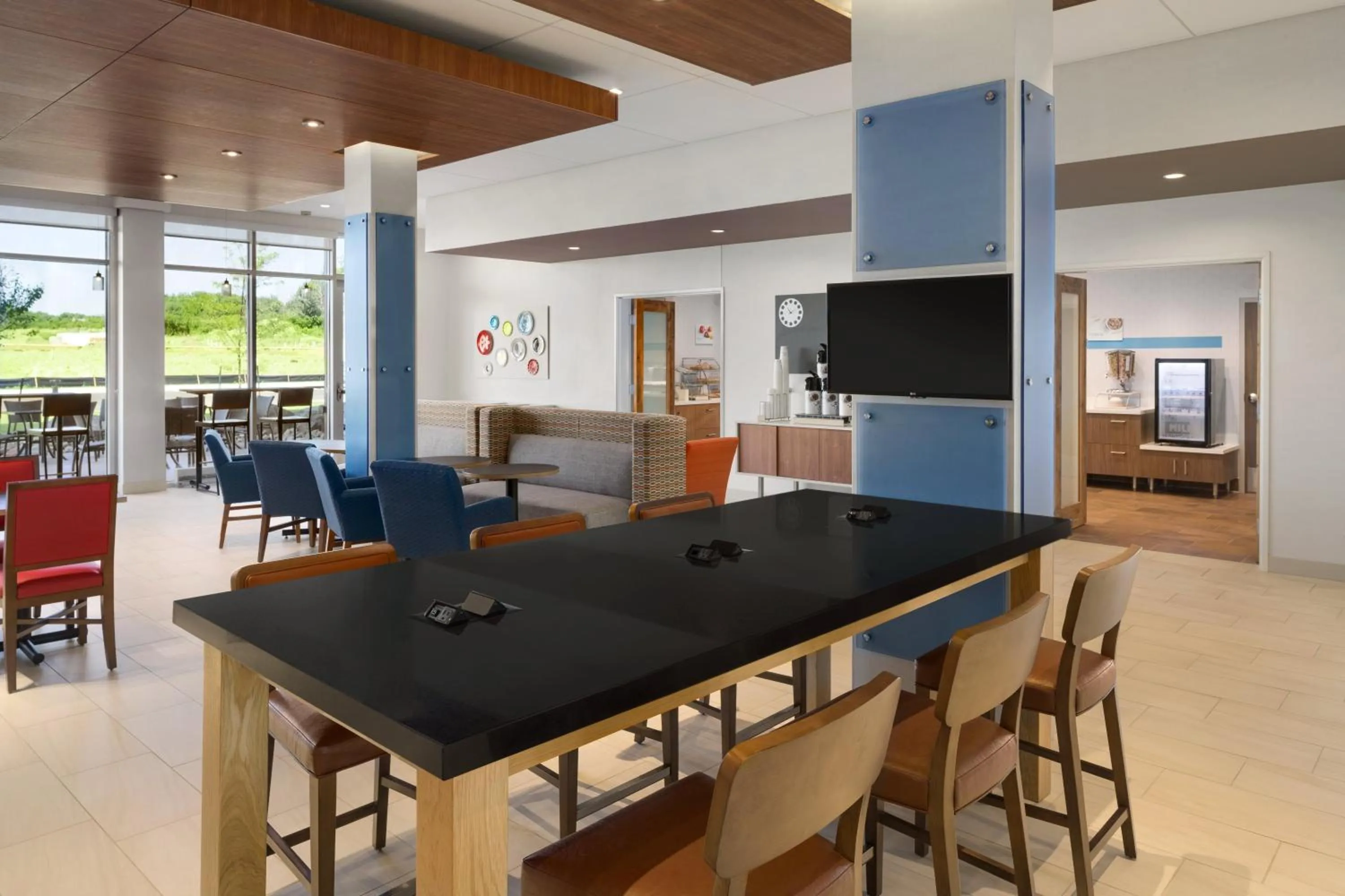 Breakfast in Holiday Inn Express & Suites Duluth North - Miller Hill by IHG