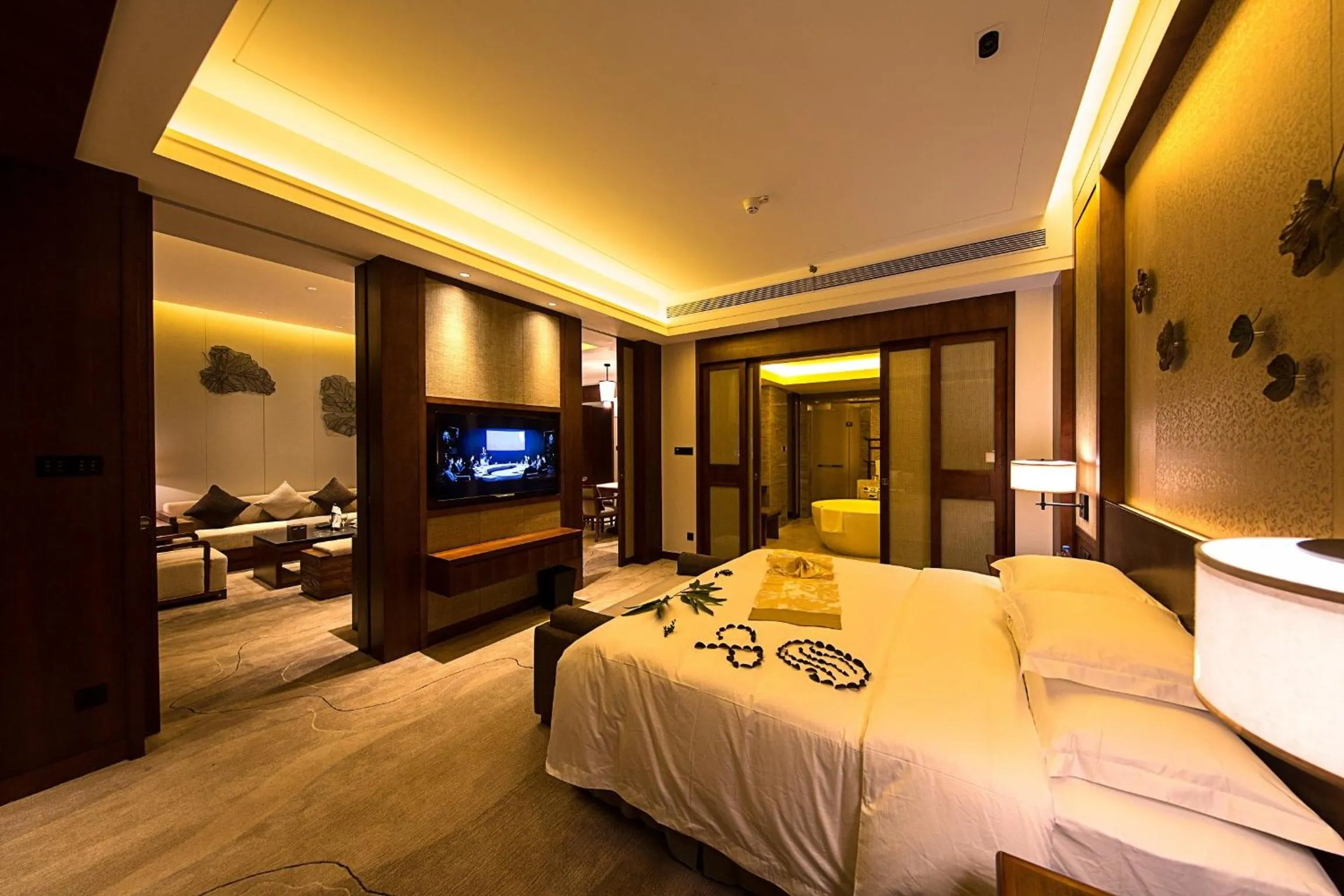 Photo of the whole room, Bed in Howard Johnson Neodalle Resort Zhangjiajie