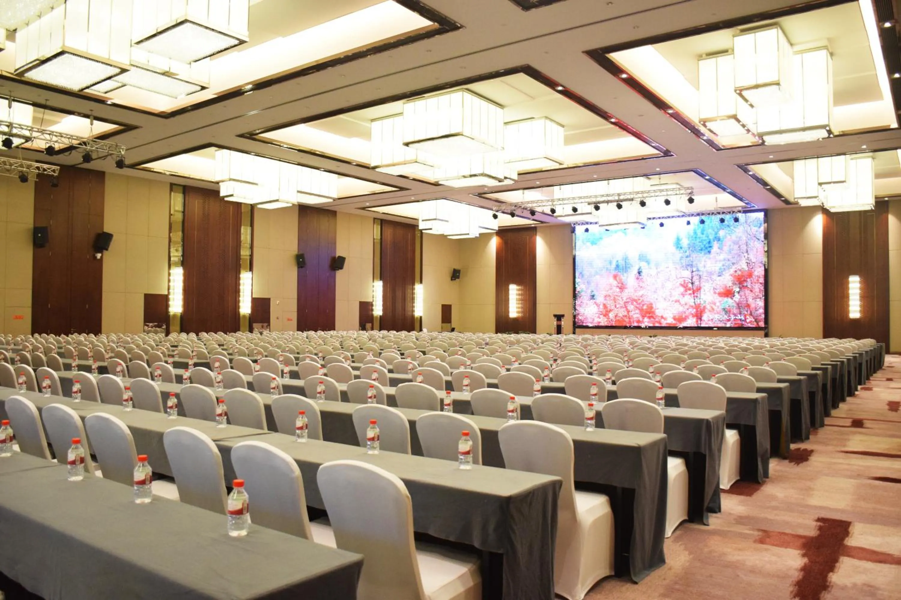 Banquet/Function facilities in Howard Johnson Neodalle Resort Zhangjiajie