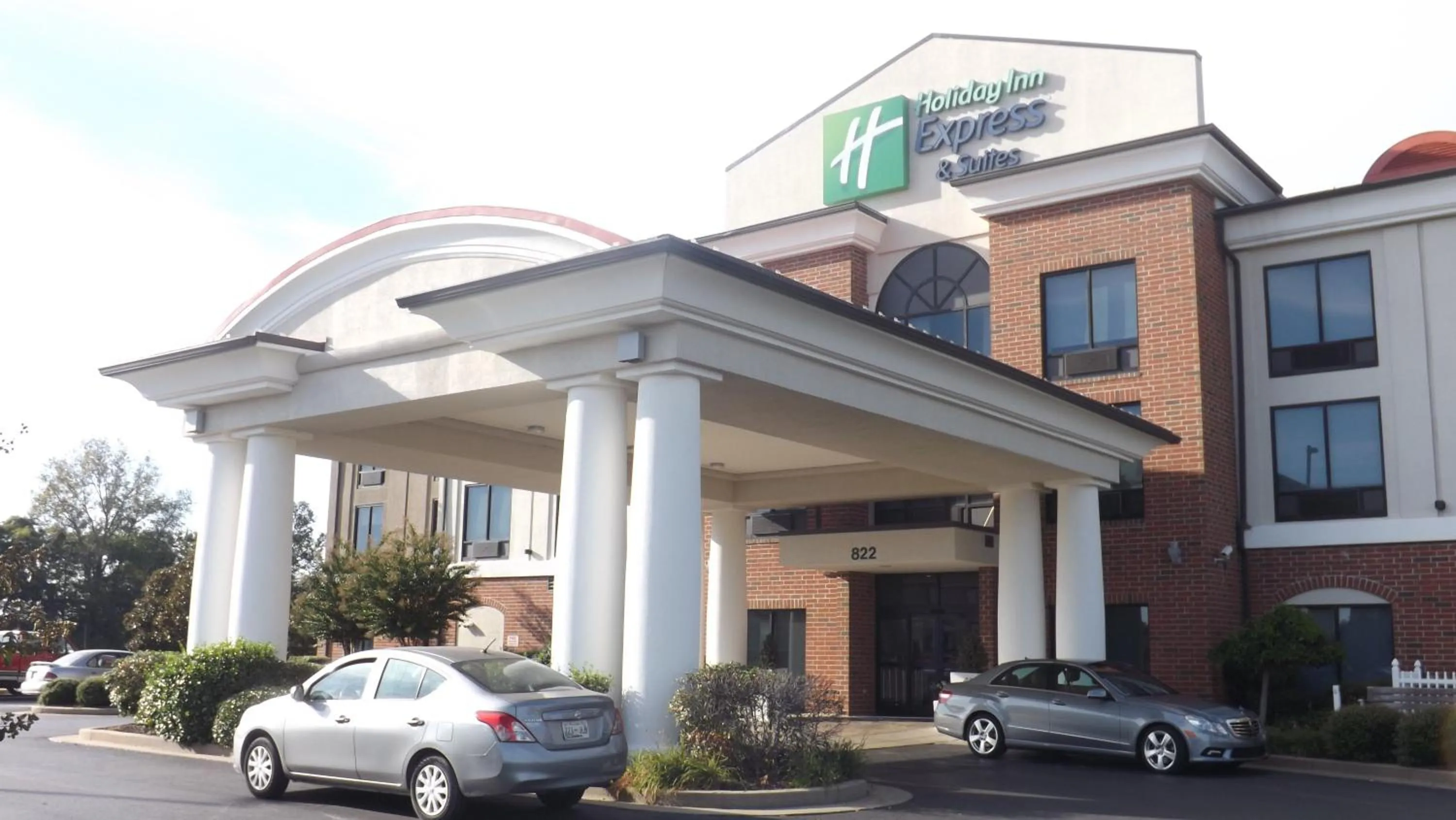Property building in Holiday Inn Express & Suites Dyersburg by IHG