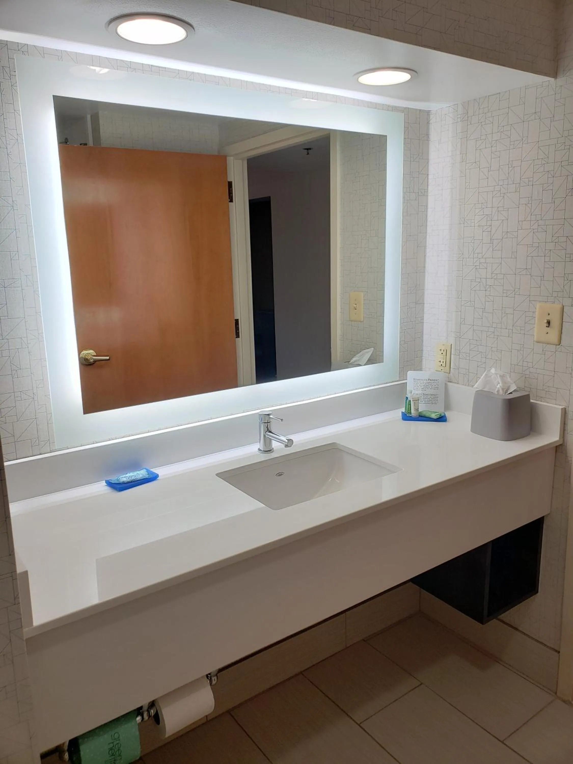 Bathroom in Holiday Inn Express Edgewood-Aberdeen-Bel Air