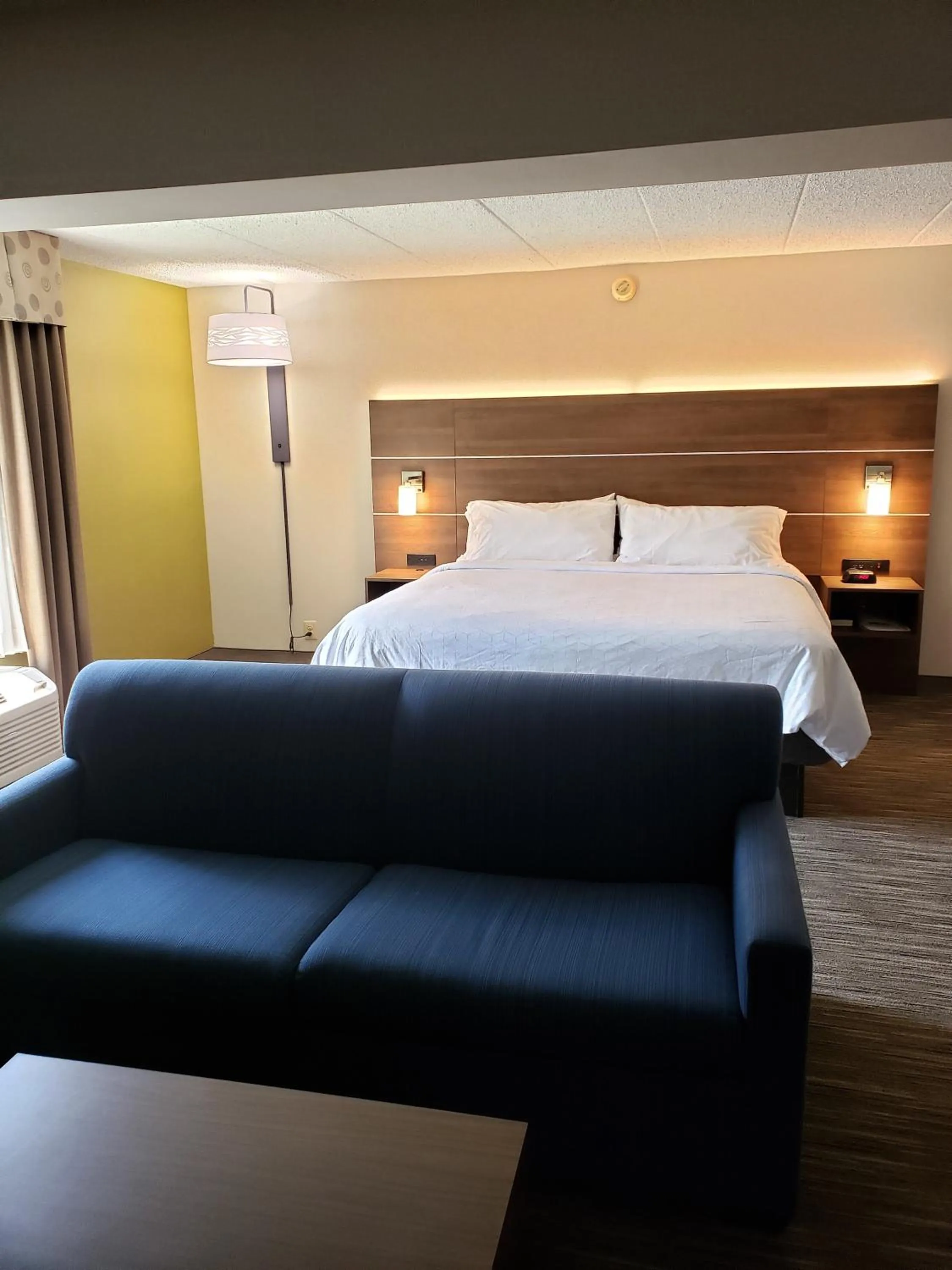 Photo of the whole room, Bed in Holiday Inn Express Edgewood-Aberdeen-Bel Air